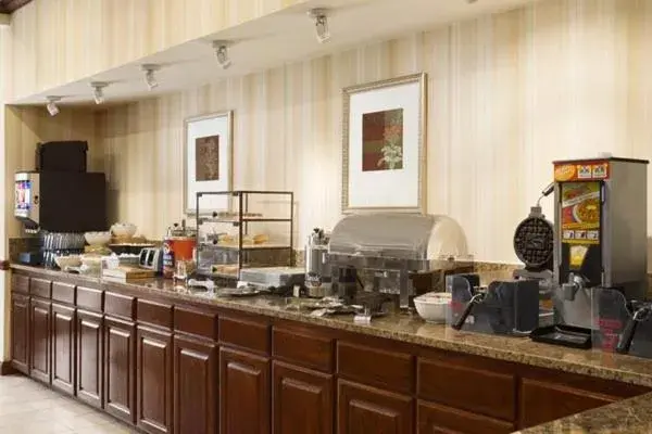 Food and drinks in Country Inn & Suites by Radisson, Conway, AR Food and drinks in Country Inn & Suites by Radisson, Conway, AR