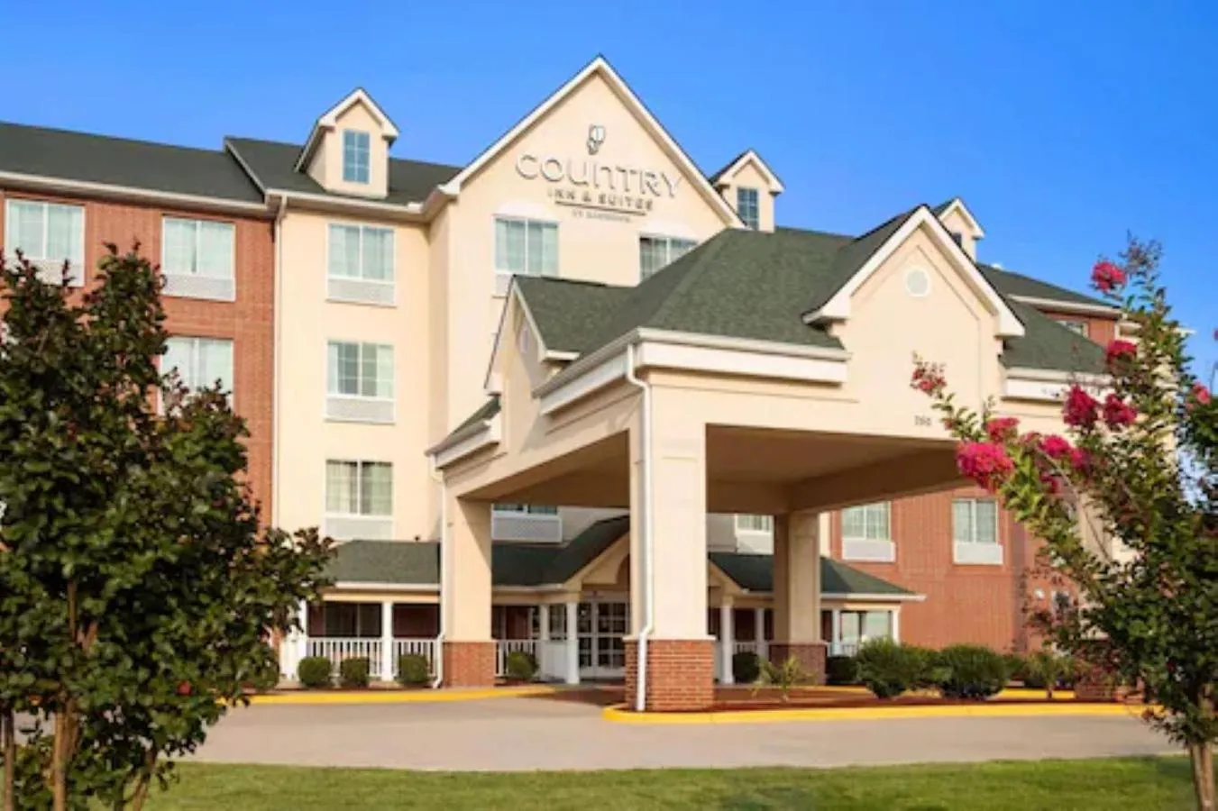 Property building in Country Inn & Suites by Radisson, Conway, AR