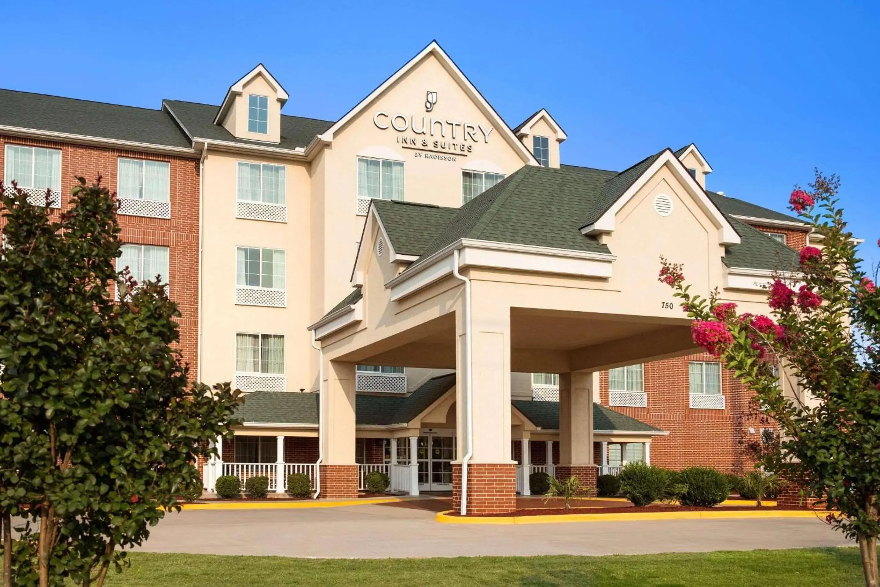 Property building in Country Inn & Suites by Radisson, Conway, AR Property building in Country Inn & Suites by Radisson, Conway, AR