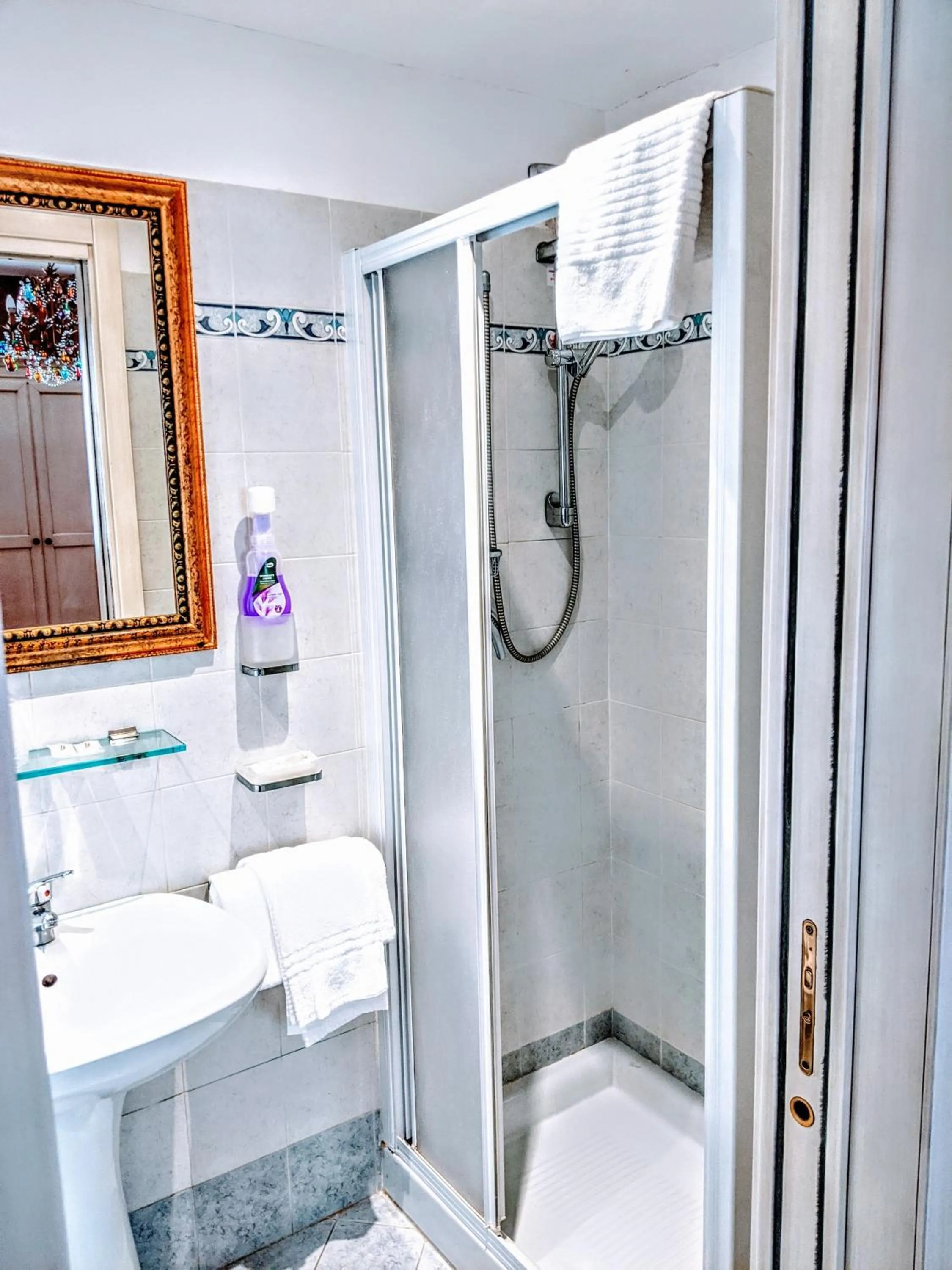 Shower in Ca' San Vio