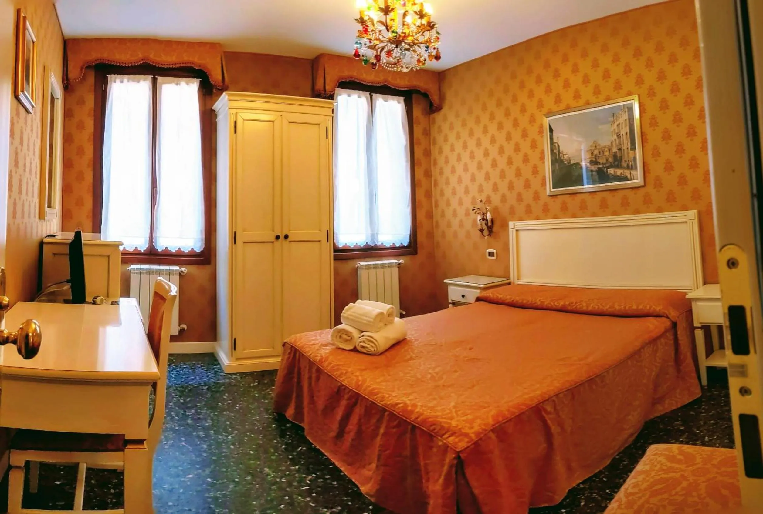Photo of the whole room, Bed in Ca' San Vio