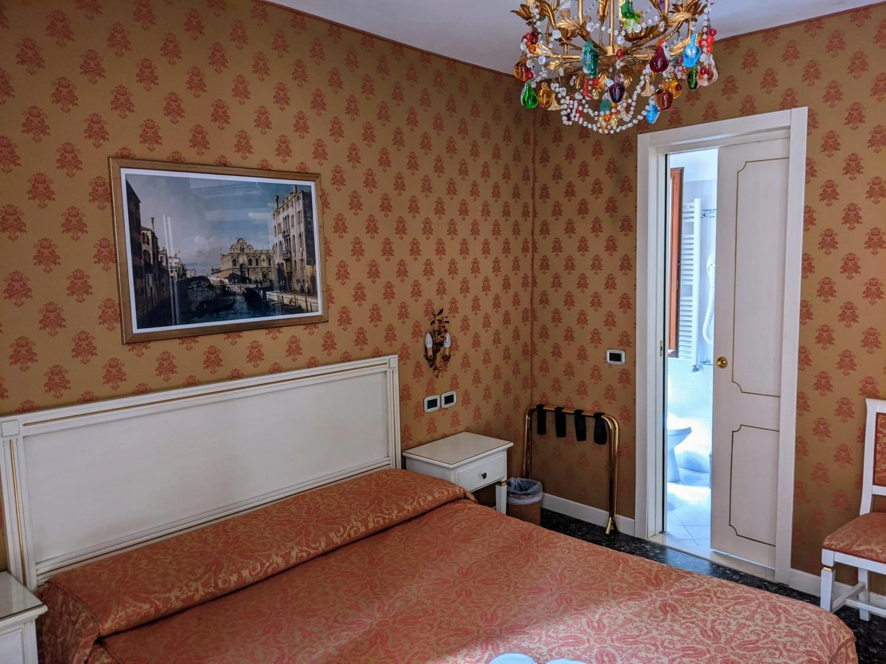 Photo of the whole room, Bed in Ca' San Vio