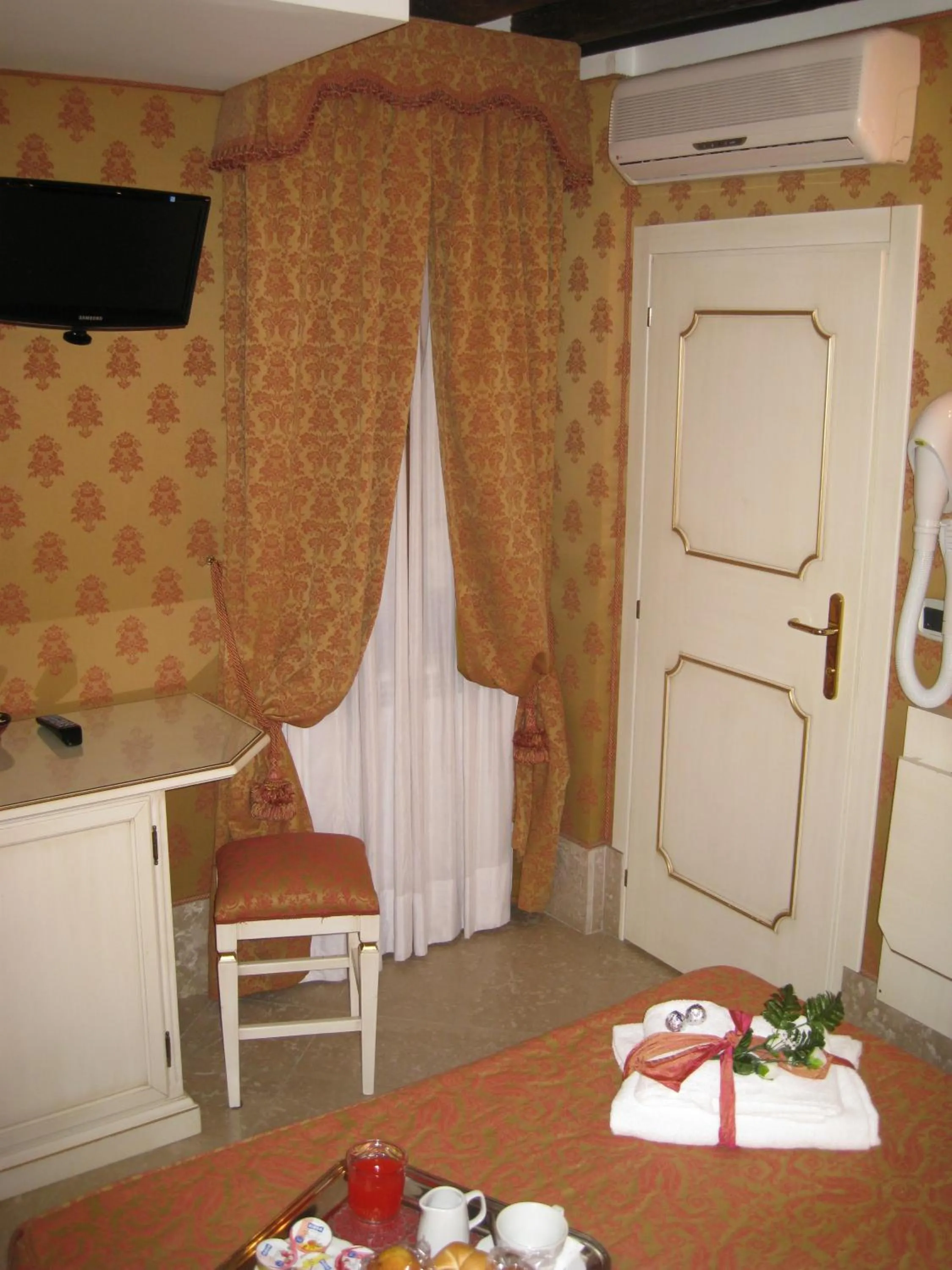Decorative detail in Ca' San Vio