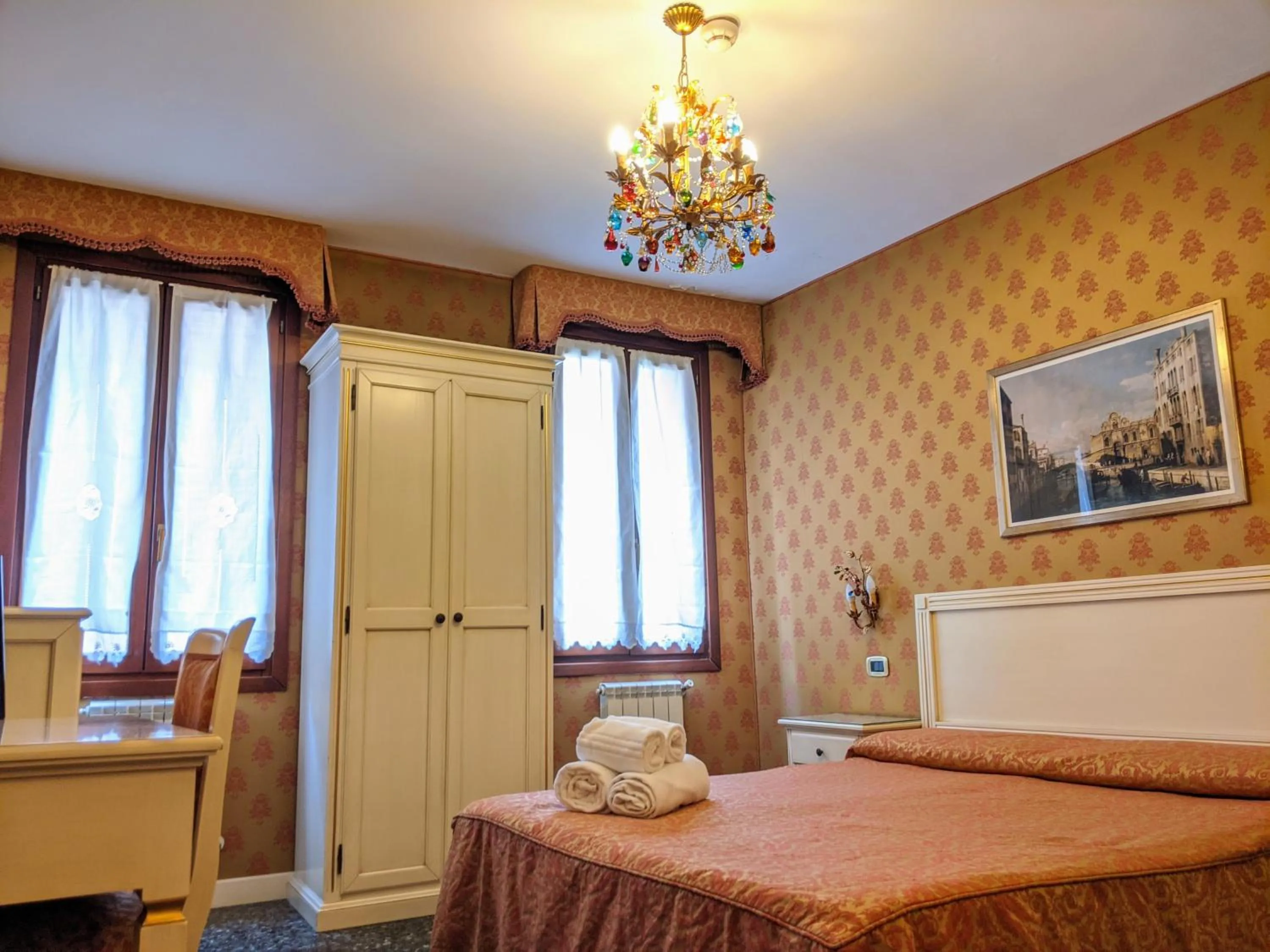 Photo of the whole room, Bed in Ca' San Vio