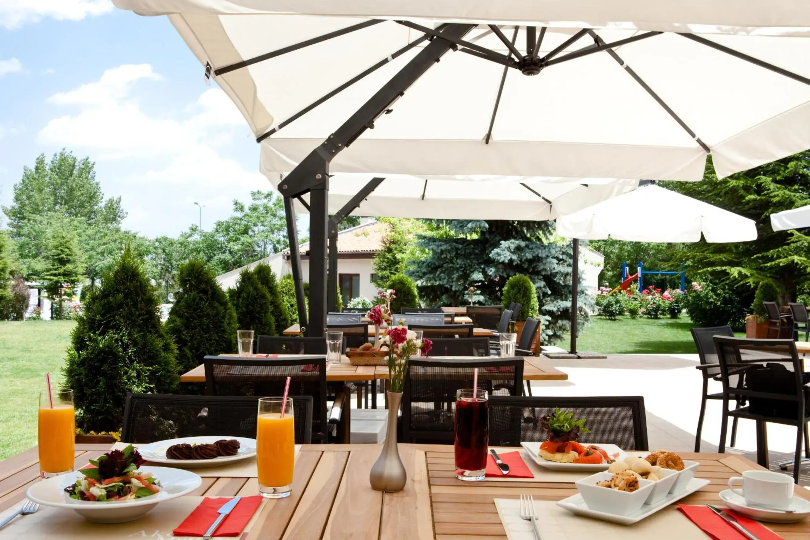 Restaurant/places to eat in Bilkent Hotel and Conference Center Restaurant/places to eat in Bilkent Hotel and Conference Center