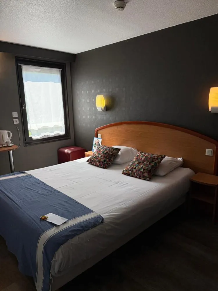 Photo of the whole room, Bed in Brit Hotel Besancon l'Horloge