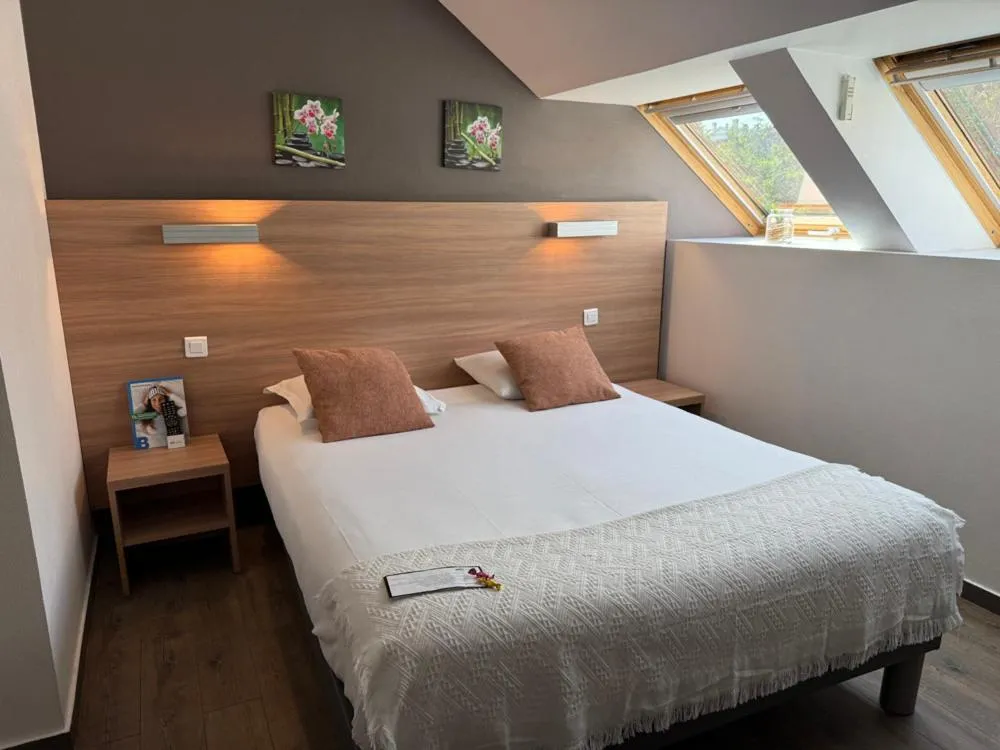 Photo of the whole room, Bed in Brit Hotel Besancon l'Horloge