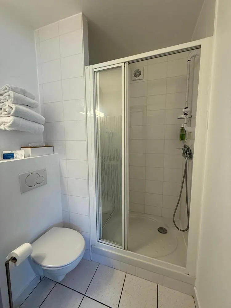 Bathroom in Brit Hotel Besancon l'Horloge