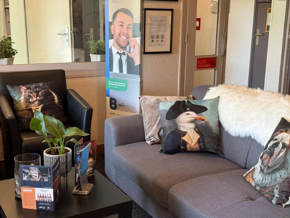Lobby or reception in Brit Hotel Besancon l'Horloge