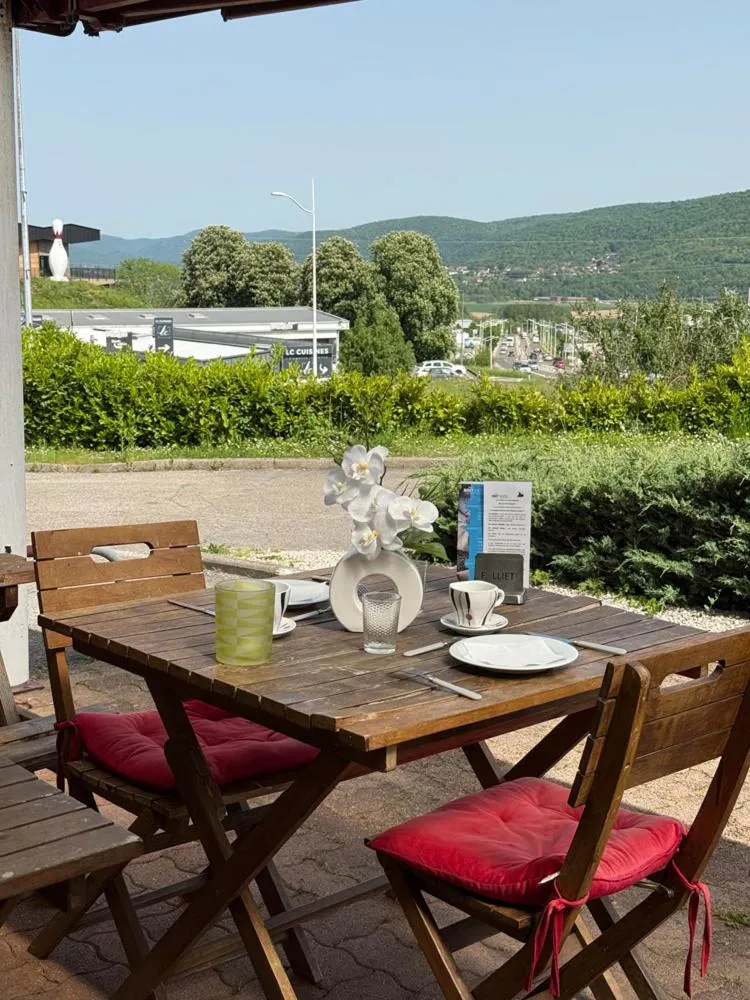 Patio in Brit Hotel Besancon l'Horloge