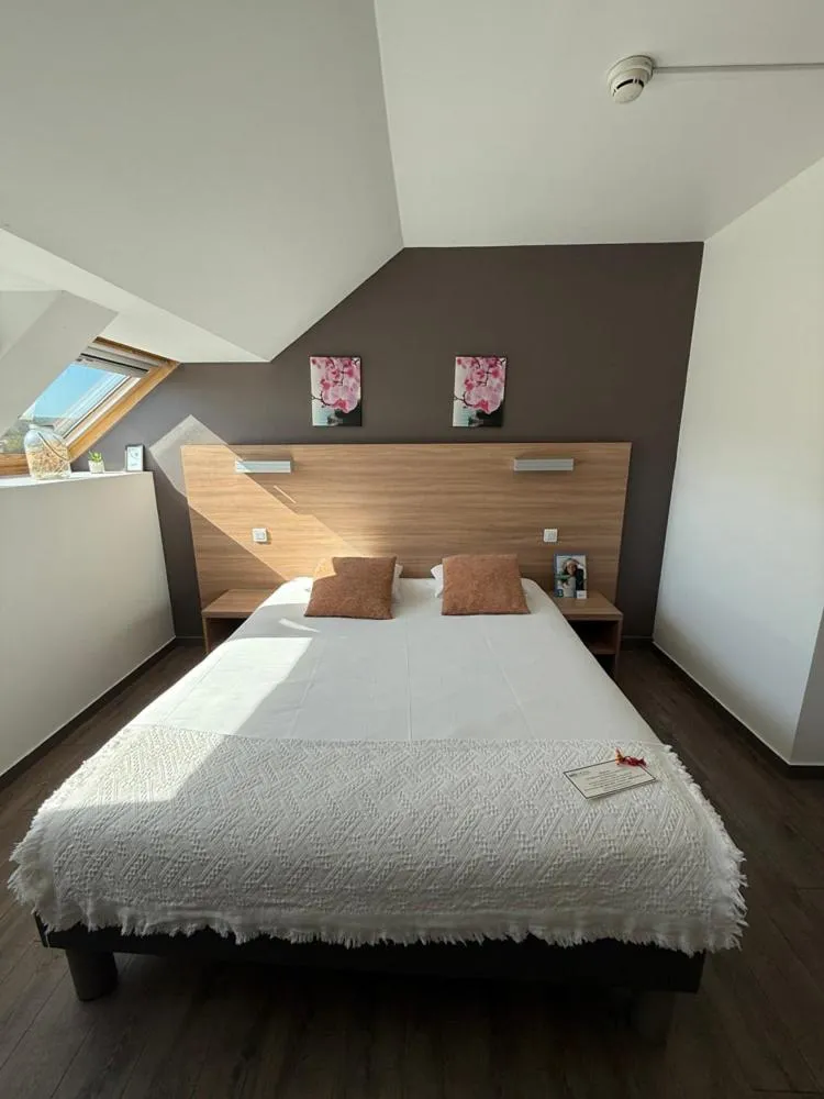 Photo of the whole room, Bed in Brit Hotel Besancon l'Horloge