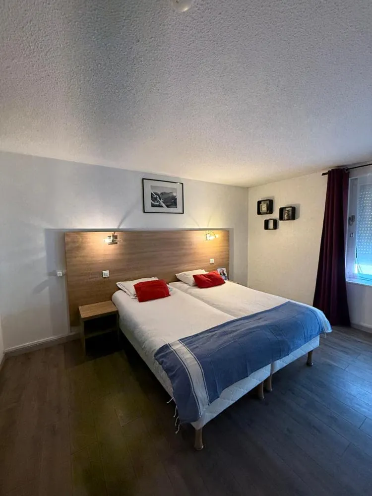 Photo of the whole room, Bed in Brit Hotel Besancon l'Horloge