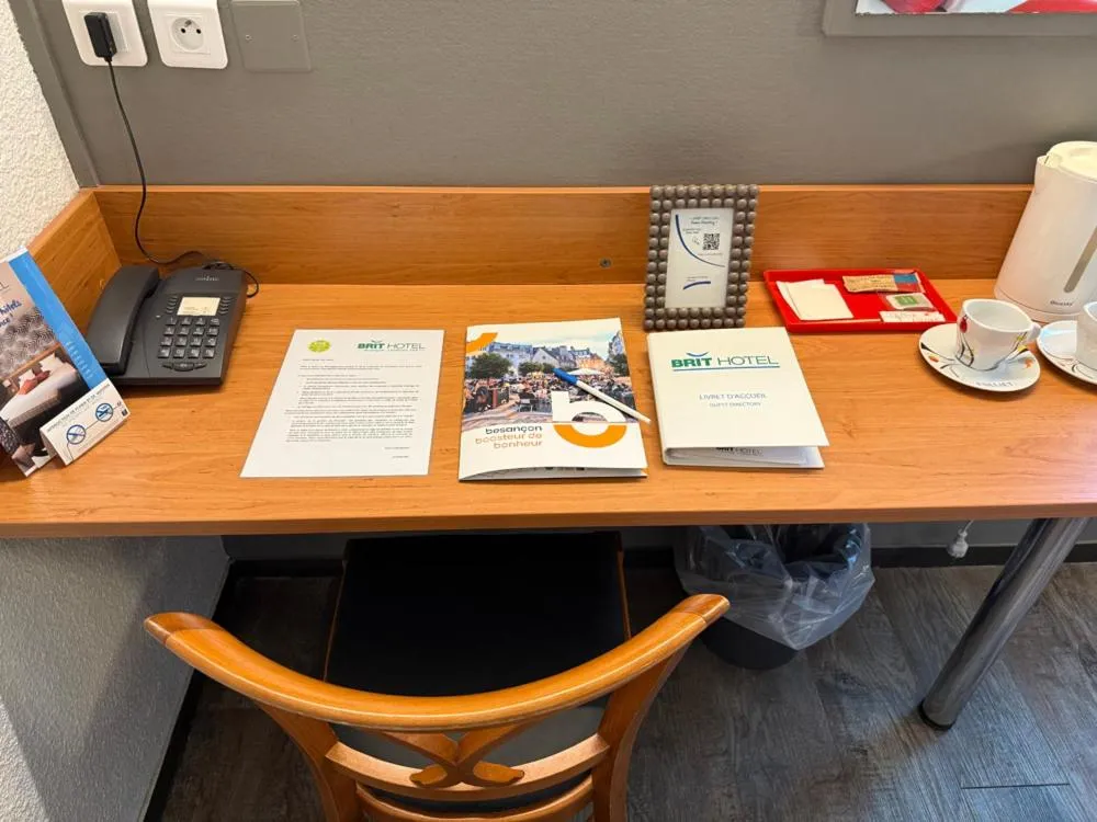 Photo of the whole room in Brit Hotel Besancon l'Horloge