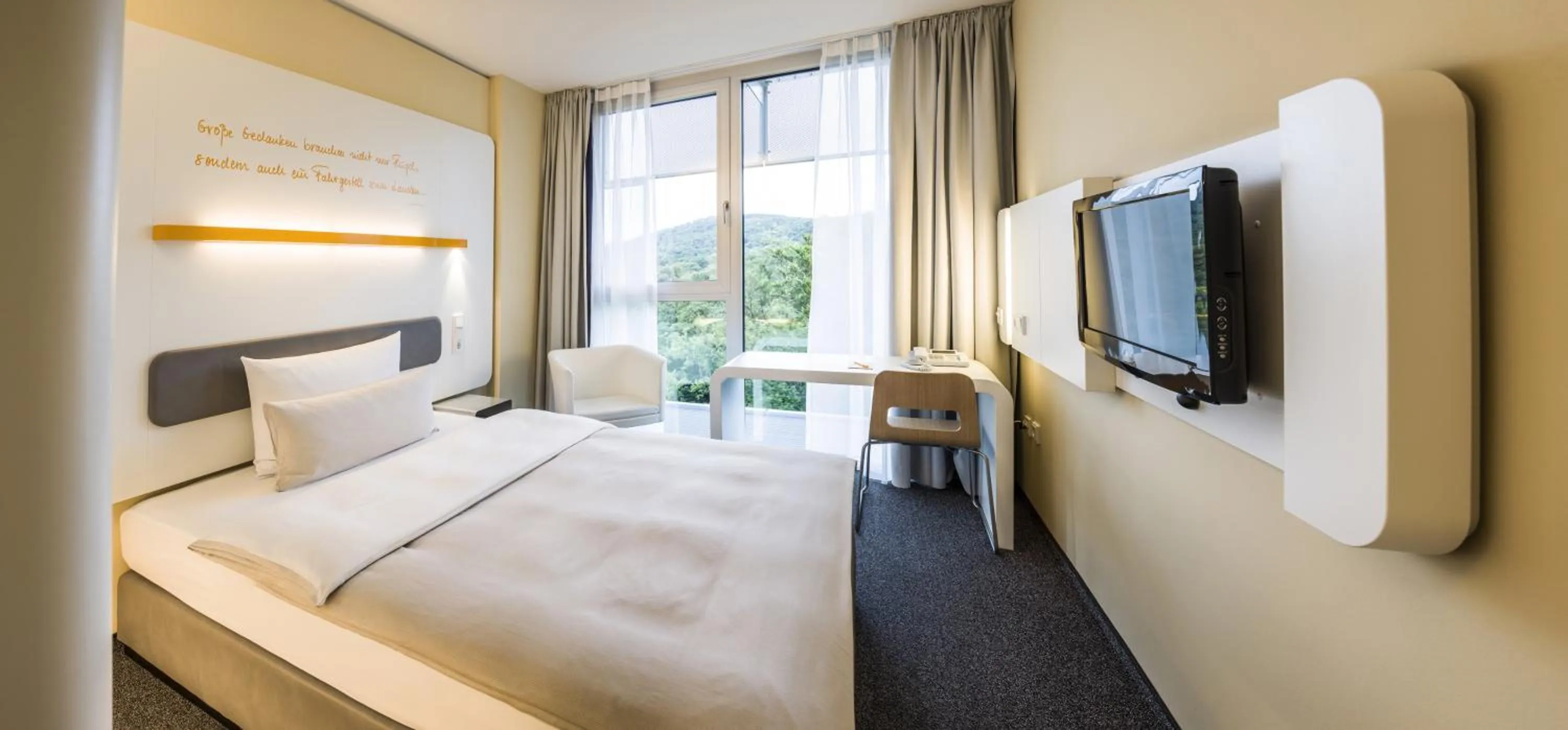 Single Room in Lufthansa Seeheim - More than a Conference Hotel