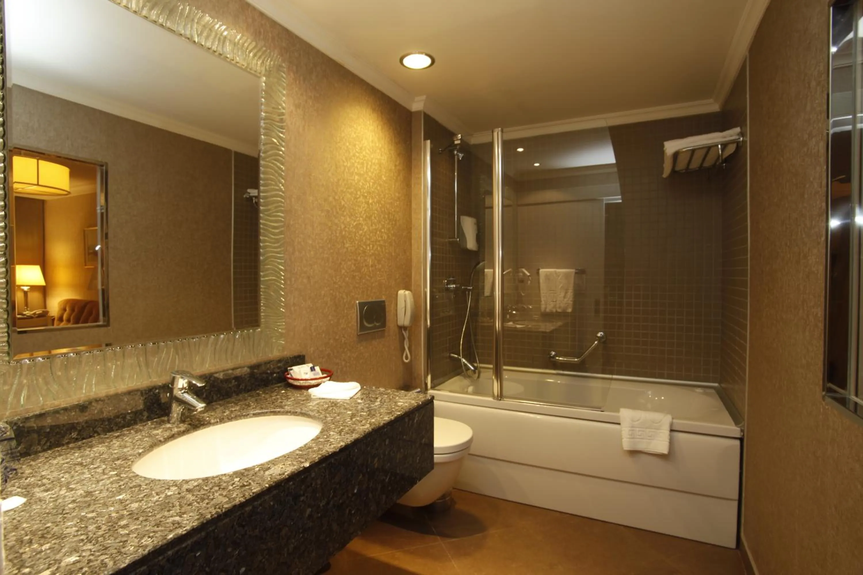 Bathroom in Buyukhanli Park Hotel