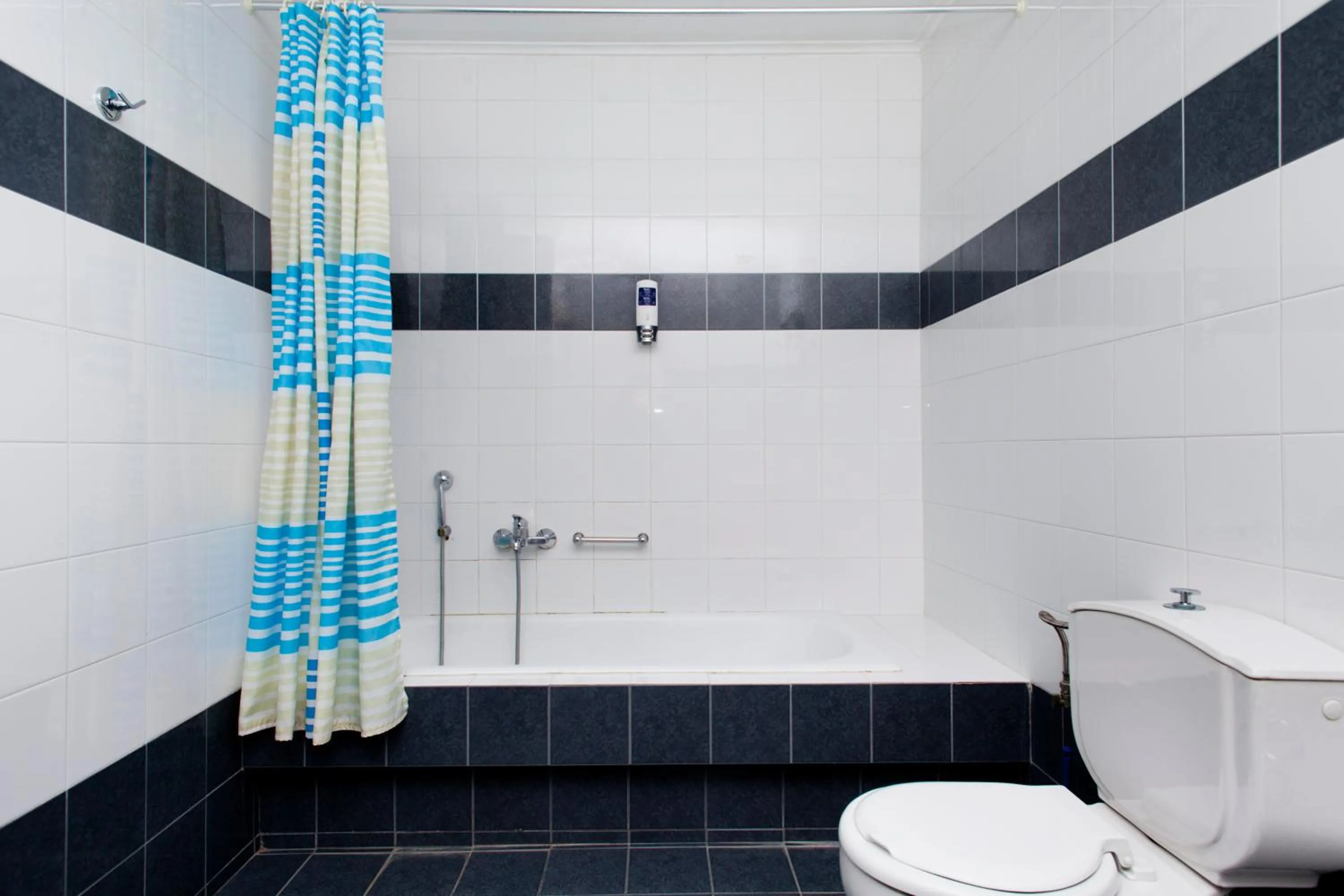 Bathroom in Daphne's Club Hotel Apartments