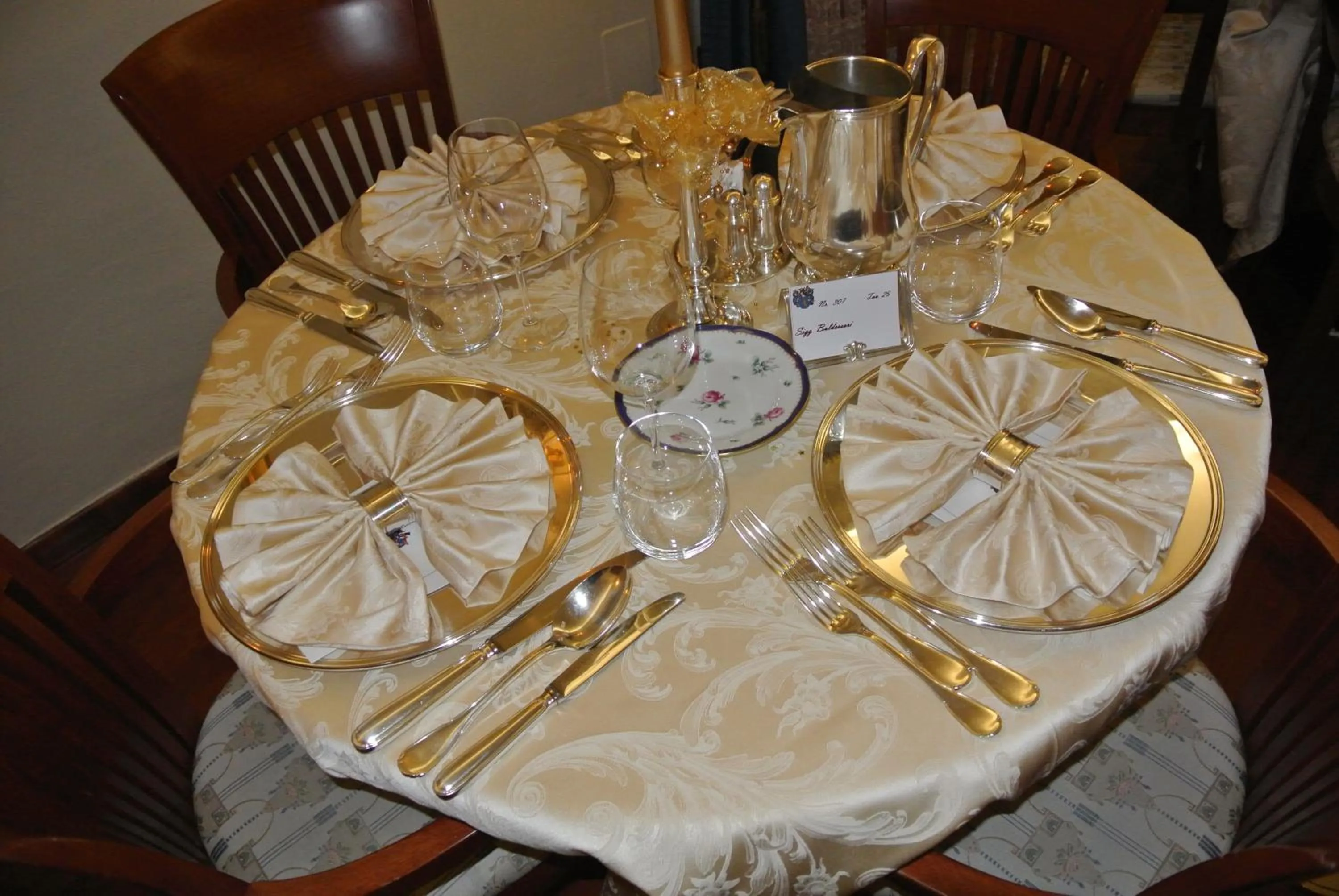 Restaurant/places to eat in Hotel Regina