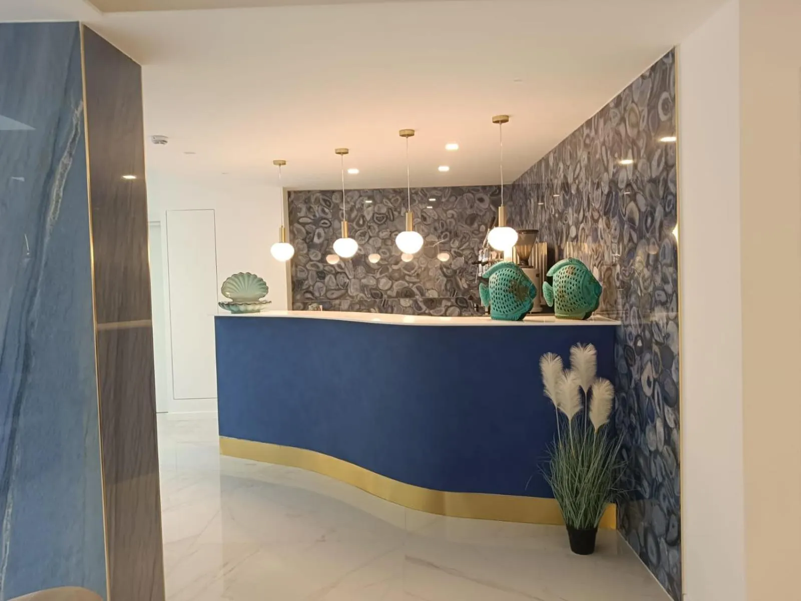 Lounge or bar in Eden Bleu