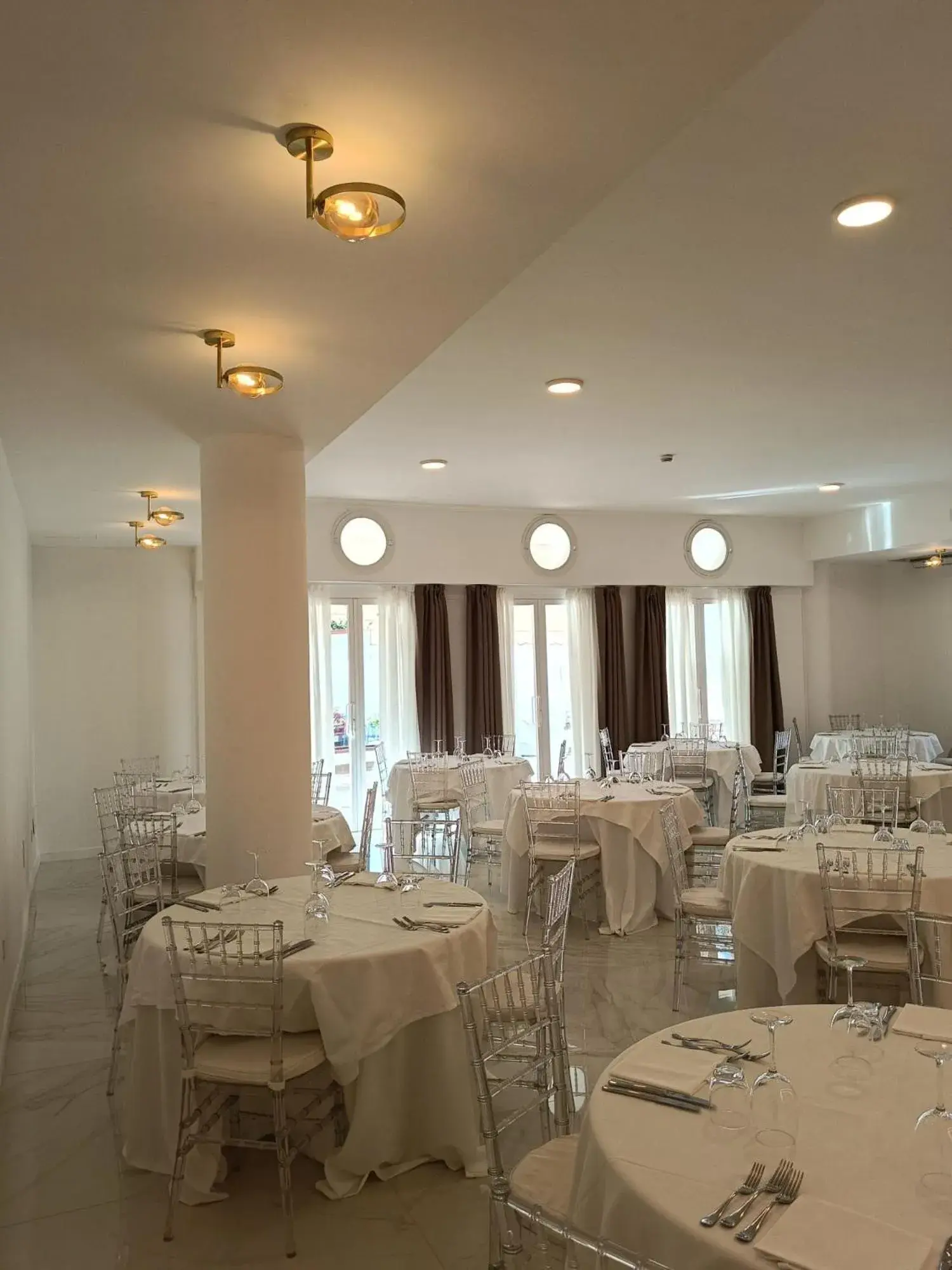 Restaurant/places to eat in Eden Bleu Restaurant/places to eat in Eden Bleu