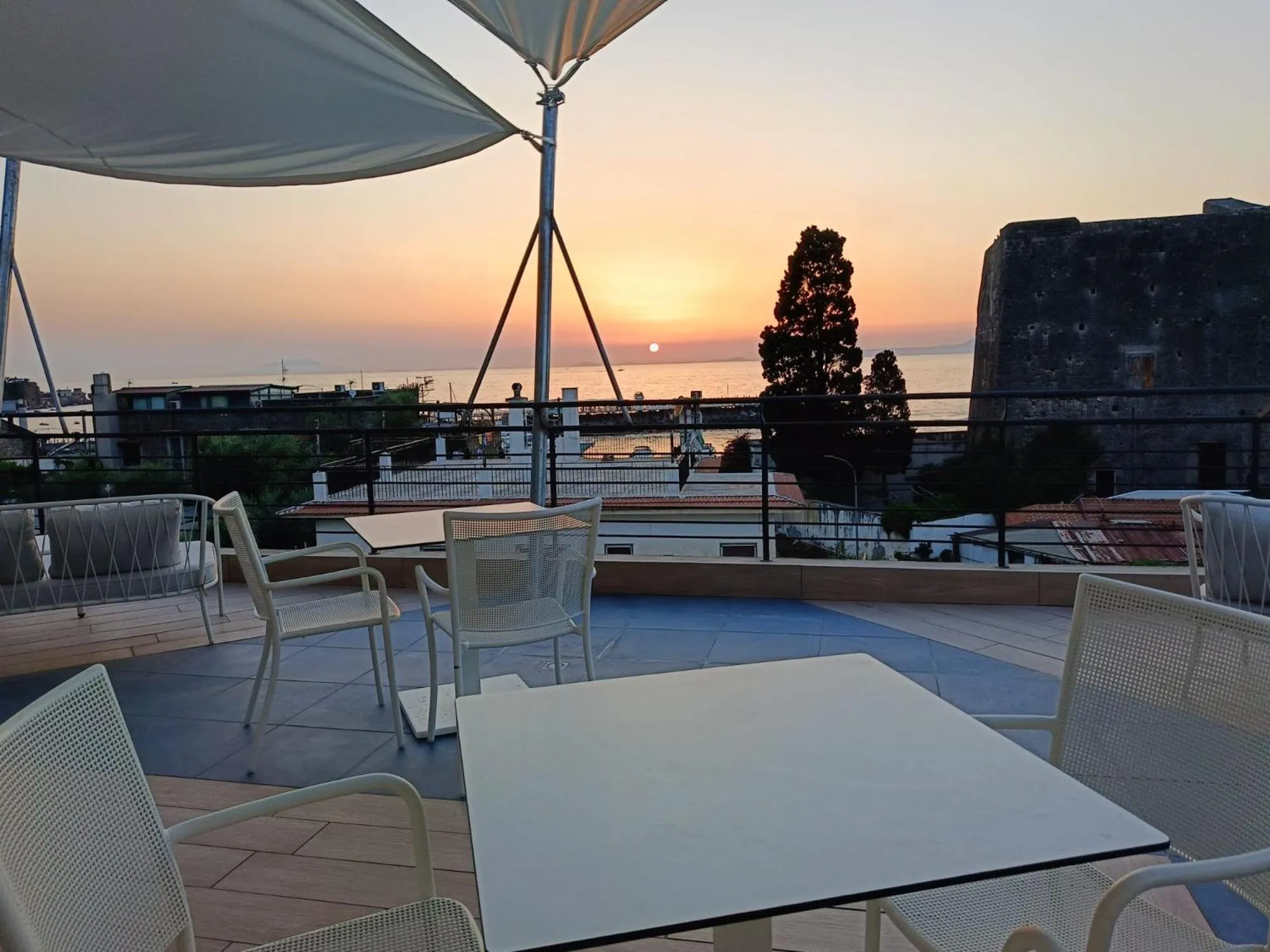 Restaurant/places to eat in Eden Bleu