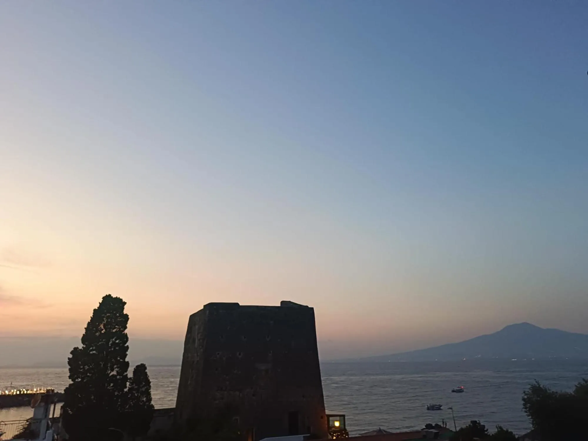 Restaurant/places to eat in Eden Bleu