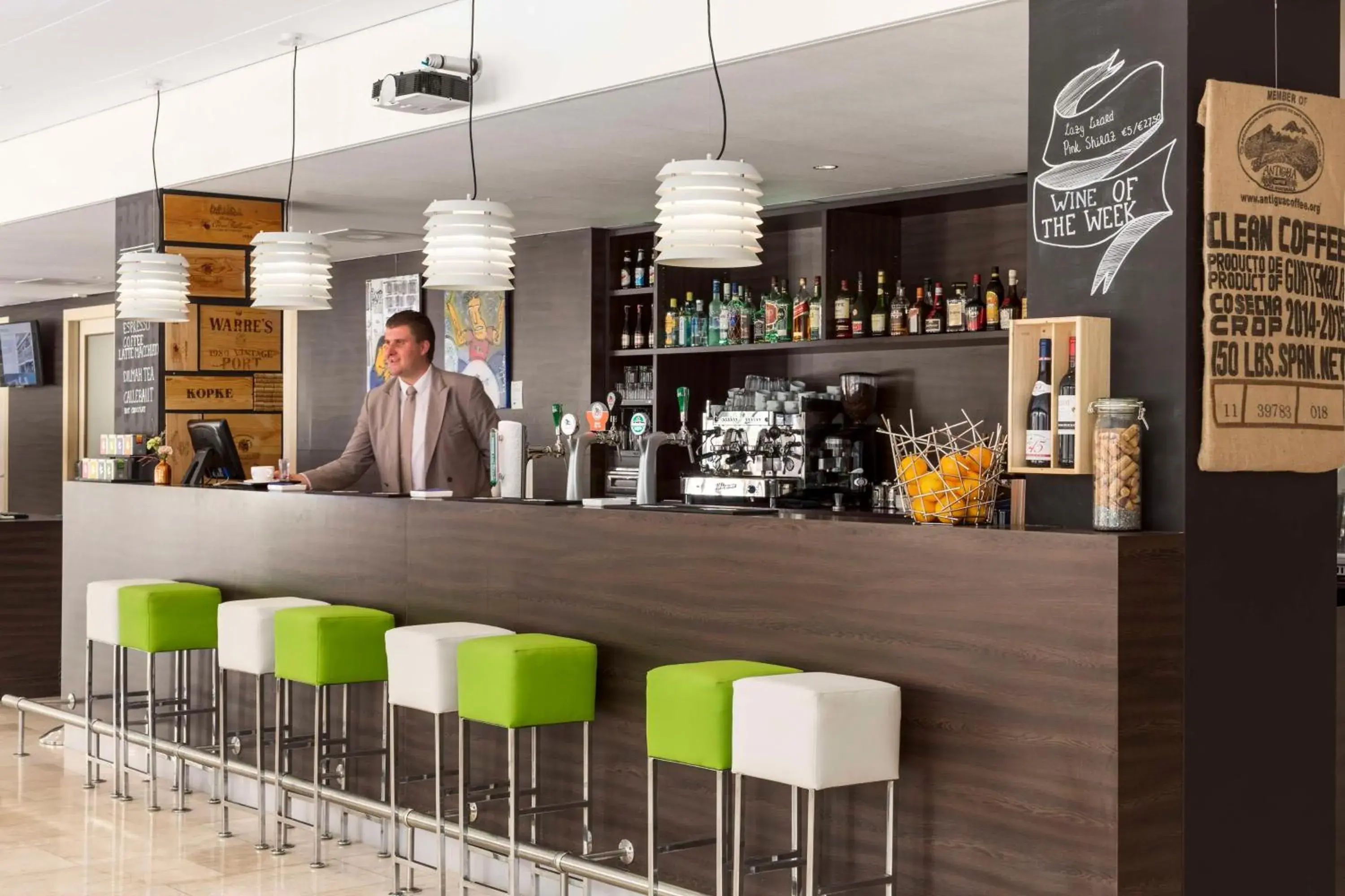 Lounge or bar in NH Amsterdam Zuid Lounge or bar in NH Amsterdam Zuid