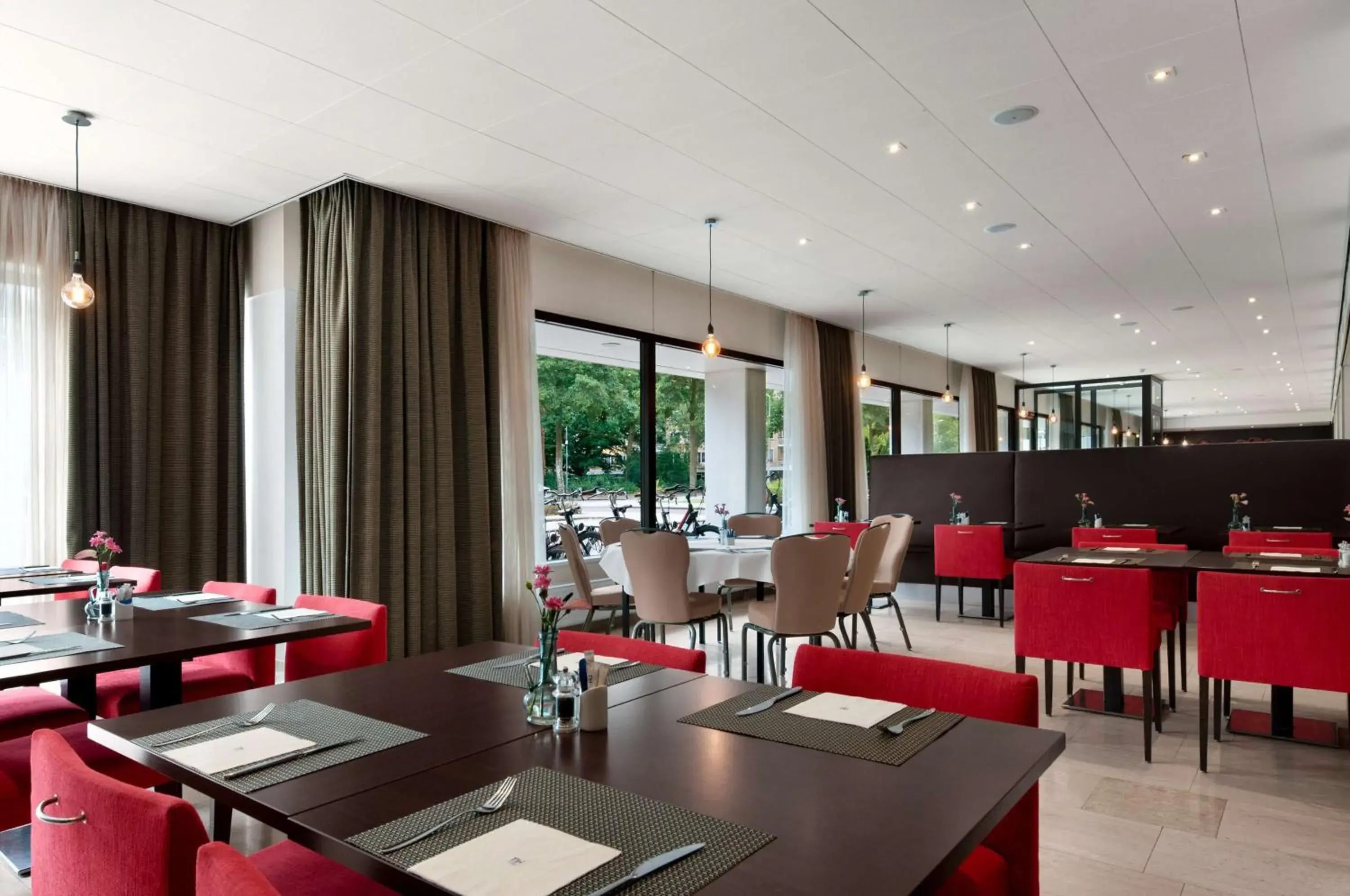 Restaurant/places to eat in NH Amsterdam Zuid Restaurant/places to eat in NH Amsterdam Zuid