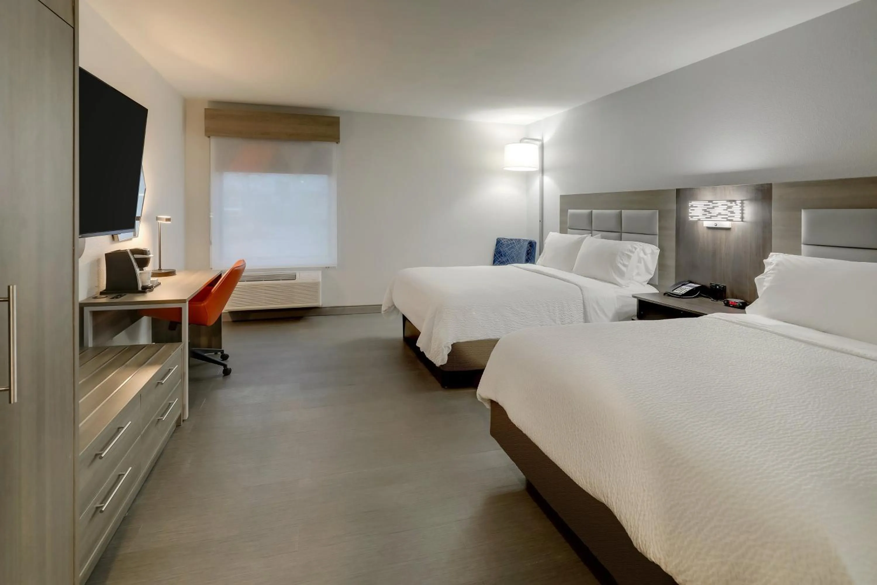 Photo of the whole room, Bed in Holiday Inn Express Lexington Southwest Nicholasville by IHG