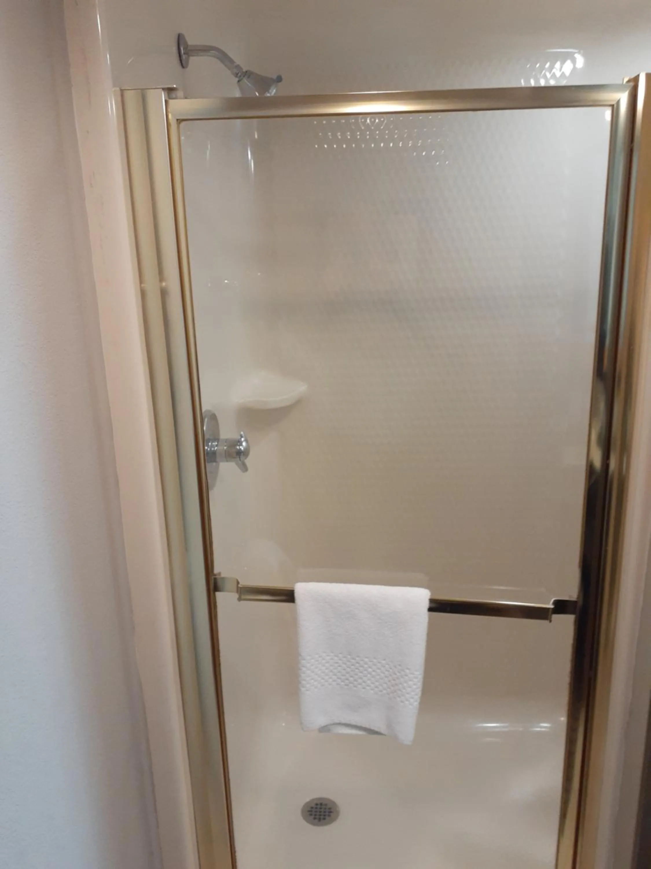 Bath in Independent SPHC BWI Suites