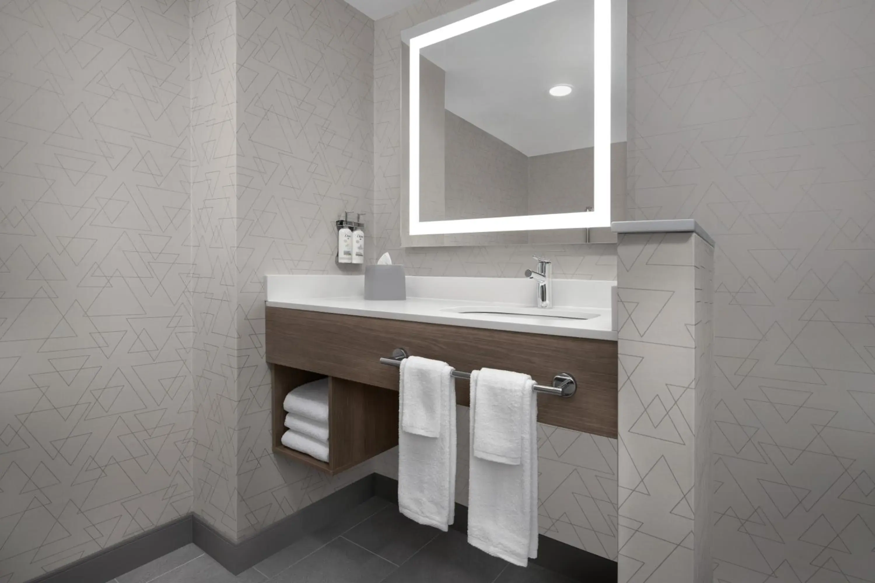 Bathroom in Independent SPHC BWI Suites Bathroom in Independent SPHC BWI Suites