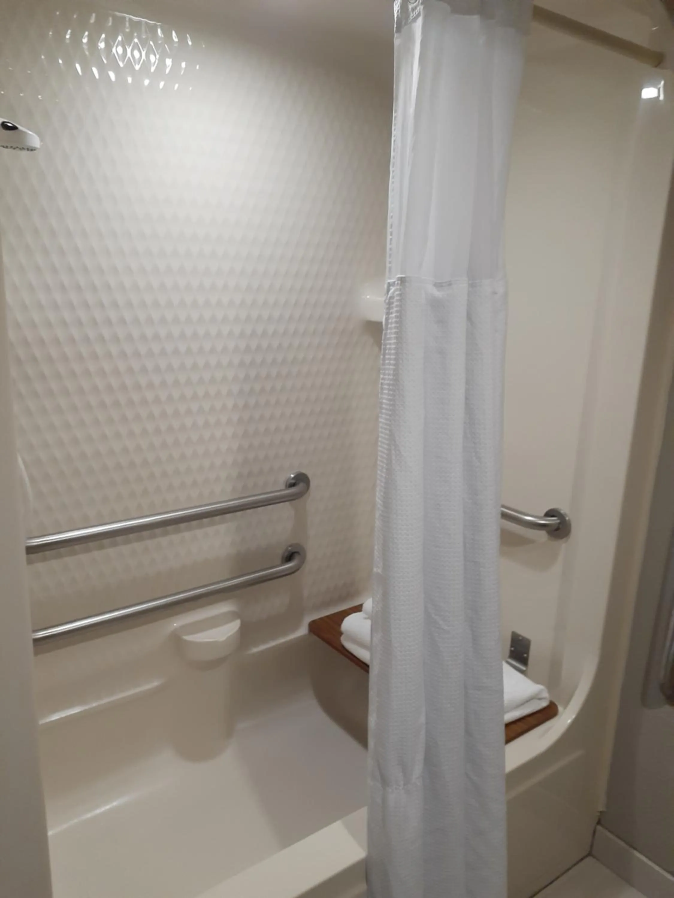 Bathroom in Independent SPHC BWI Suites
