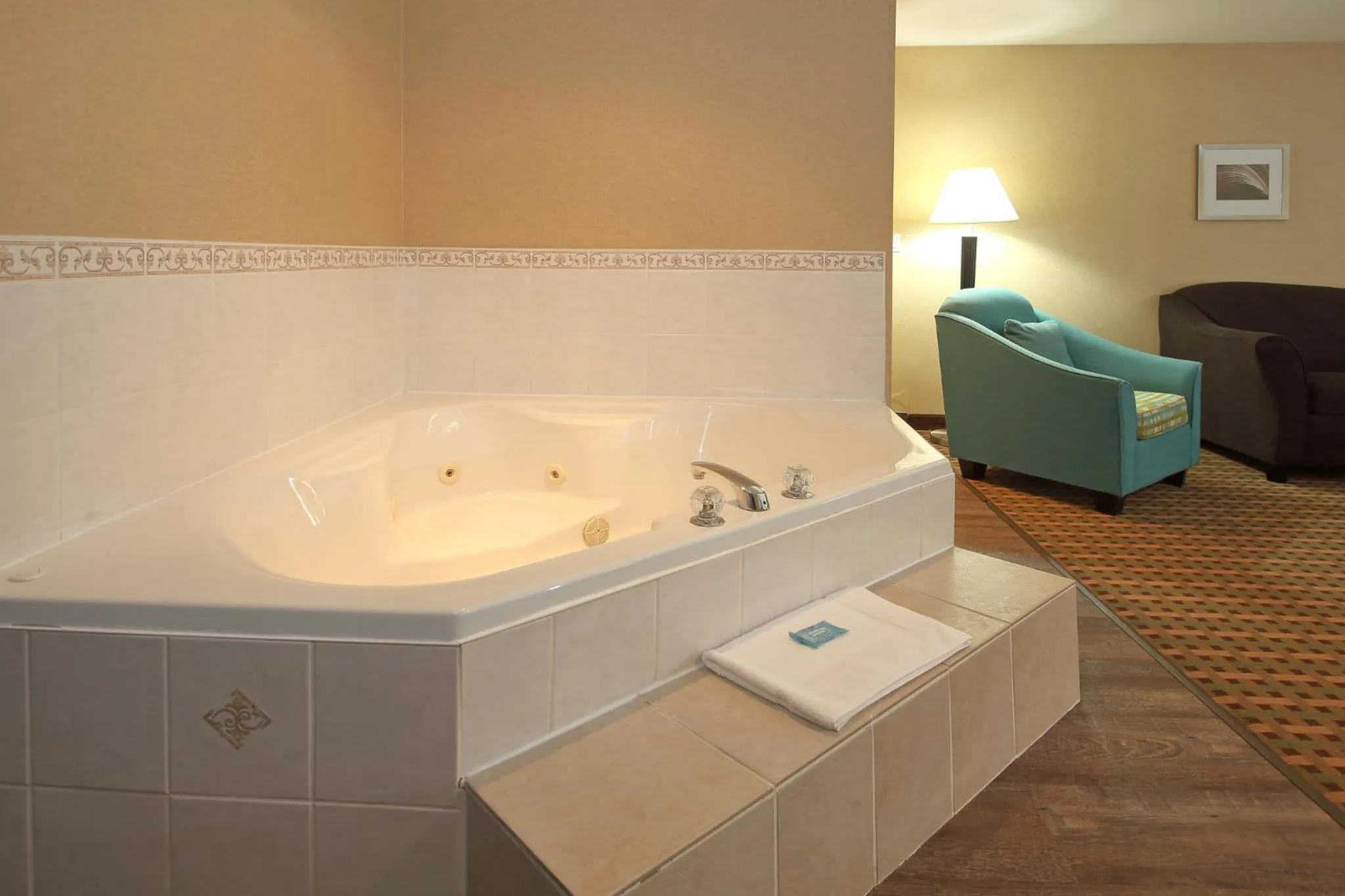 Photo of the whole room in Holiday Inn Express Hotel & Suites Vernon by IHG