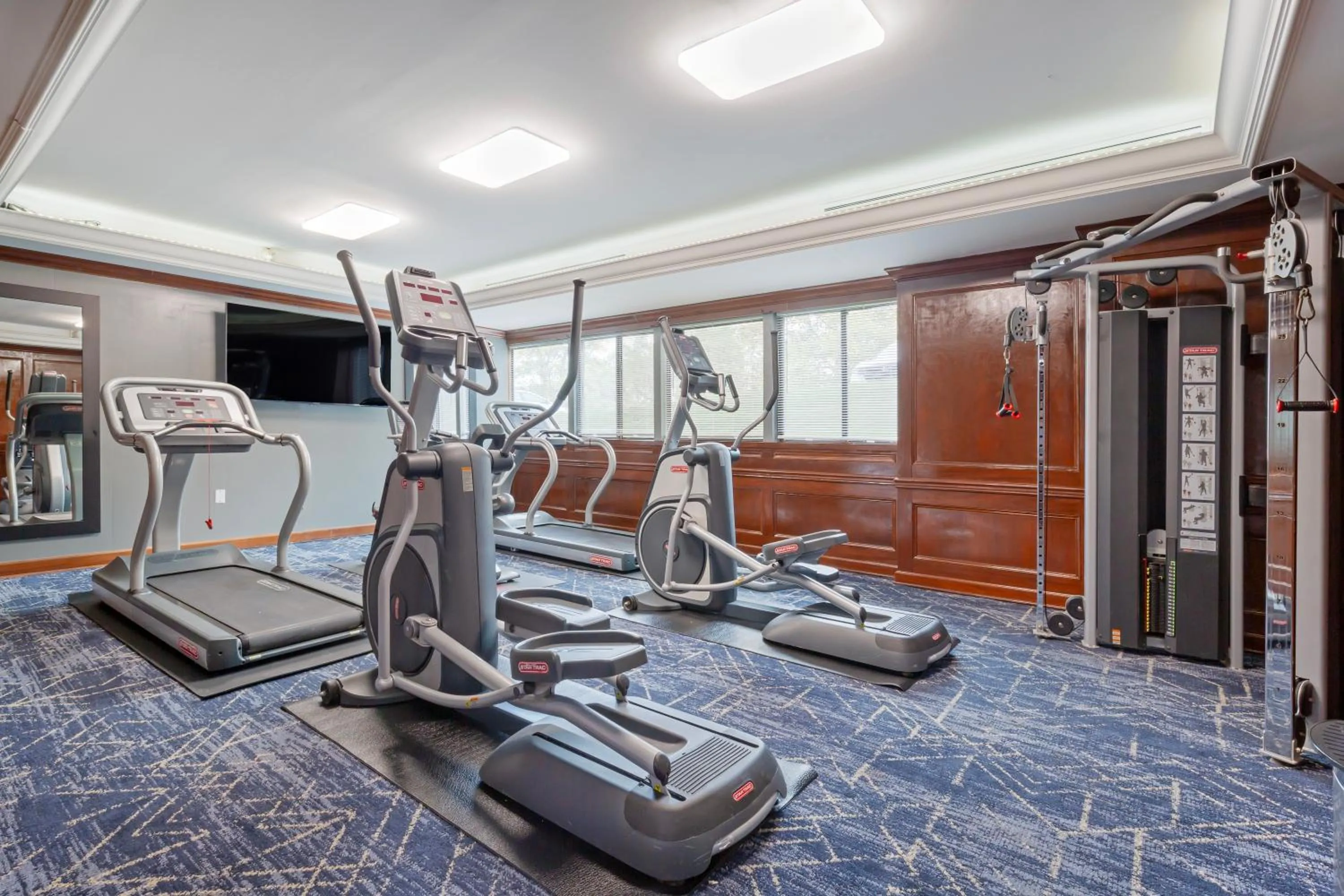 Fitness centre/facilities in Clarion Hotel & Suites BWI Airport North