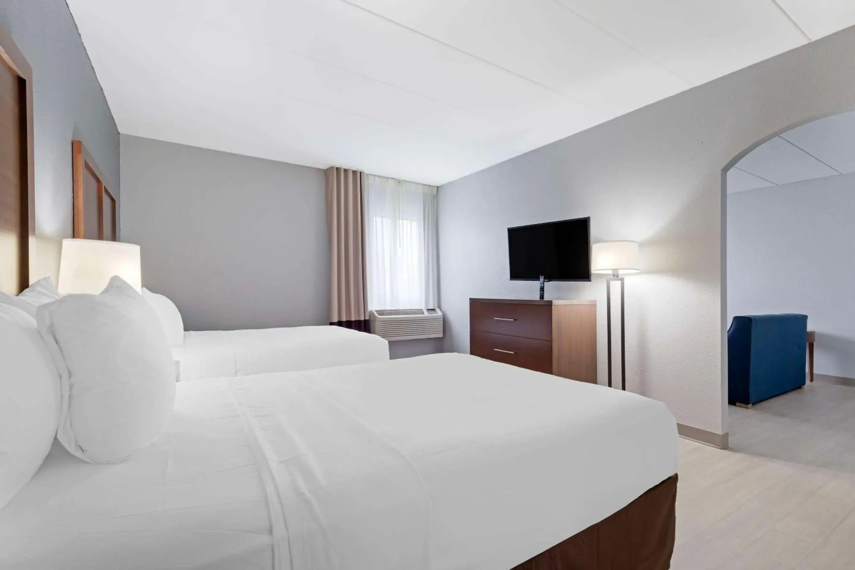 Bedroom, Bed in Clarion Hotel & Suites BWI Airport North Bedroom, Bed in Clarion Hotel & Suites BWI Airport North