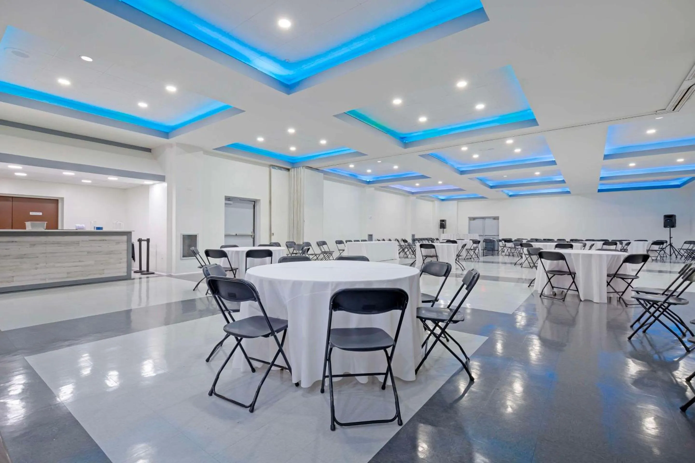 Meeting/conference room in Clarion Hotel & Suites BWI Airport North