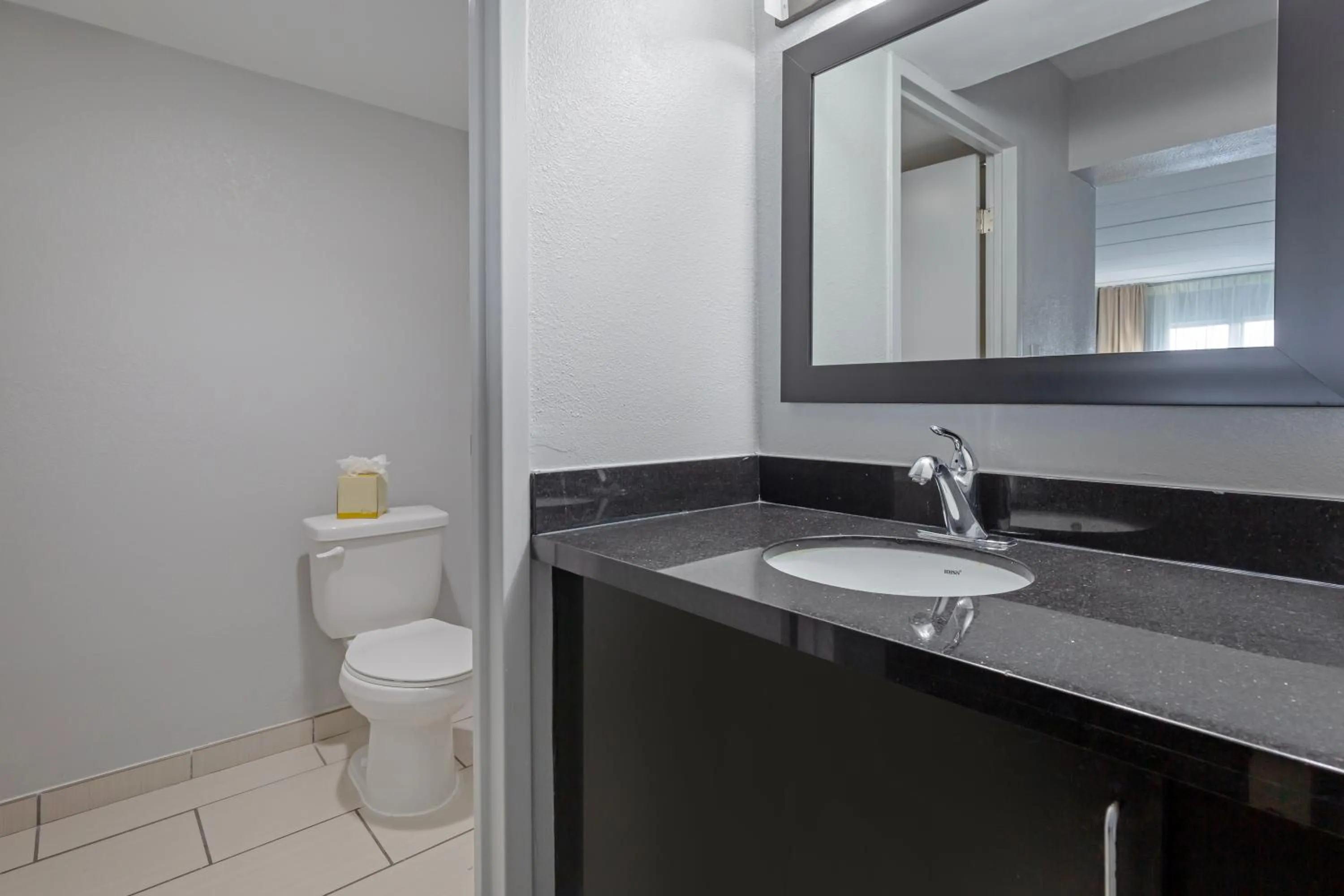 Bathroom in Clarion Hotel & Suites BWI Airport North
