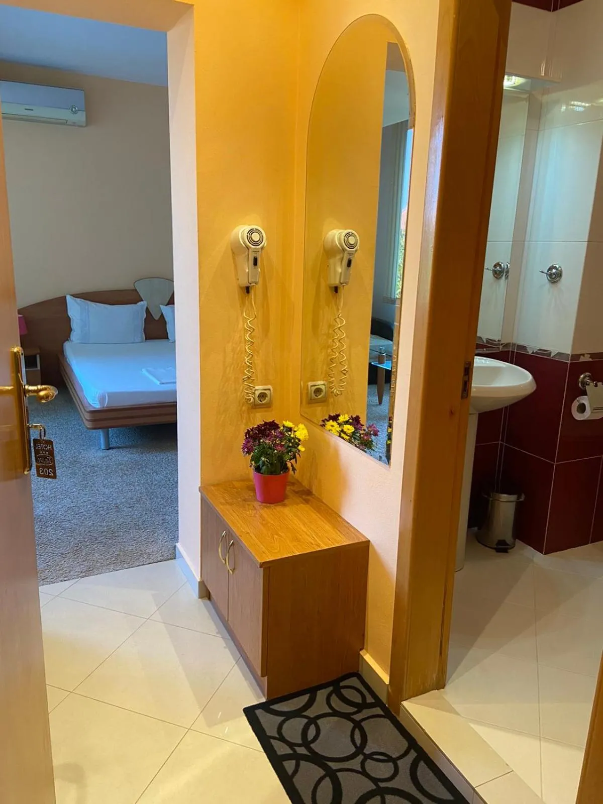 Large Double Room in hotel TEDI