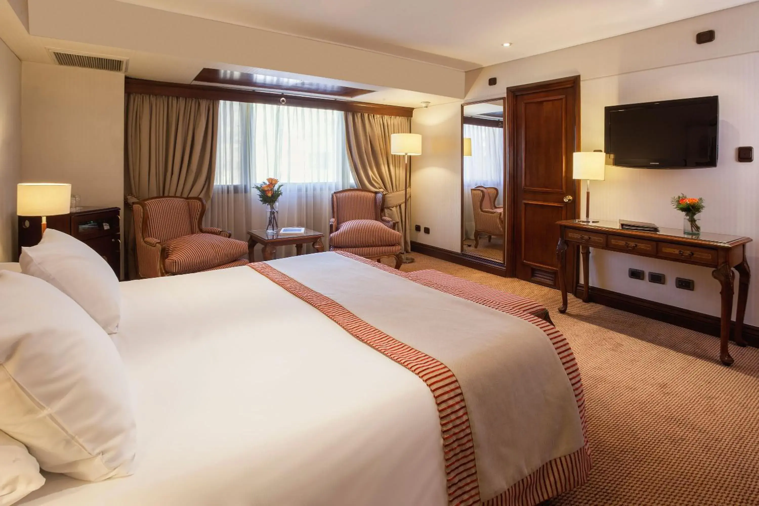 Standard King Room in Hotel Plaza San Francisco Standard King Room in Hotel Plaza San Francisco