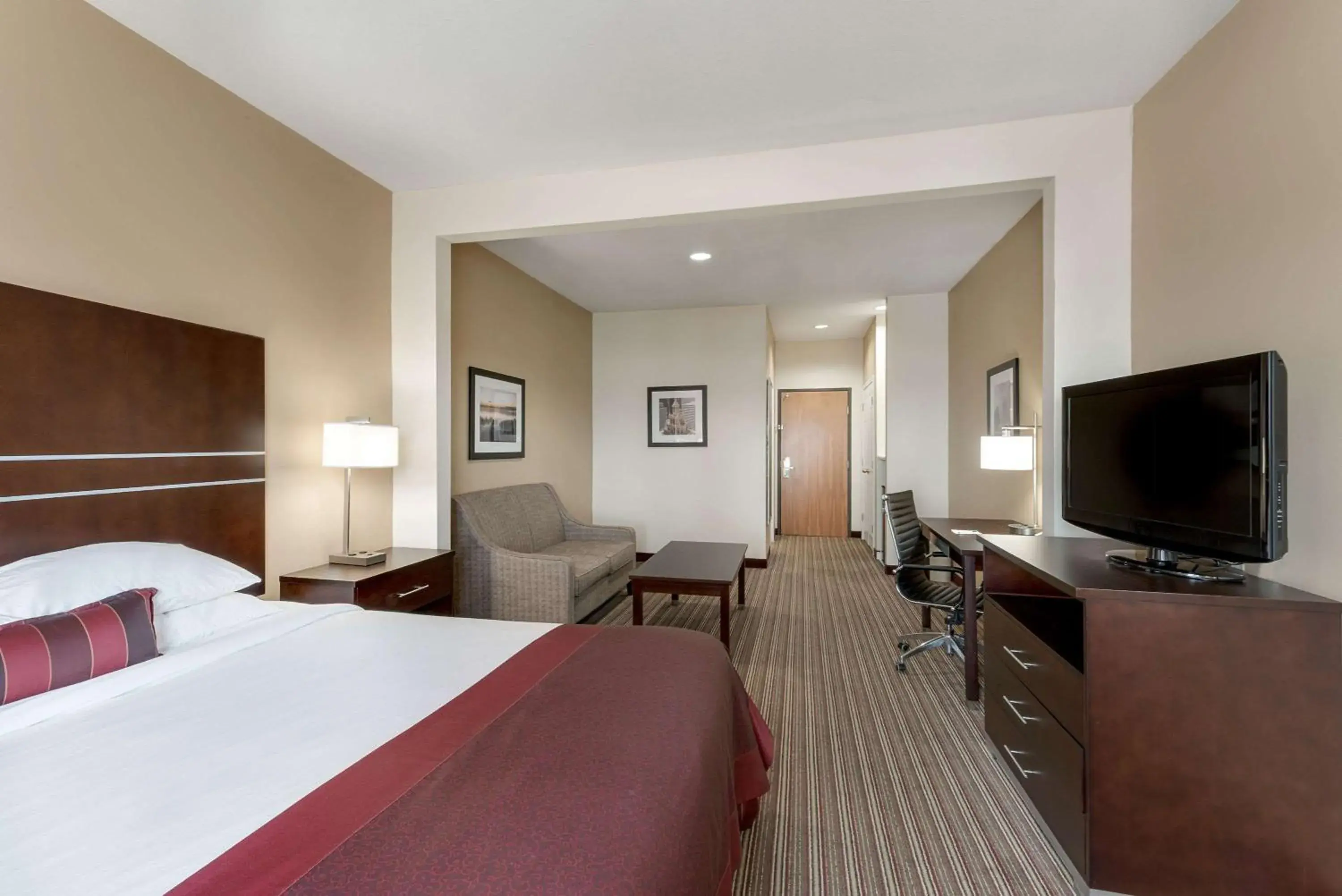 Photo of the whole room, Bed in Wingate By Wyndham Houston / Willowbrook Photo of the whole room, Bed in Wingate By Wyndham Houston / Willowbrook