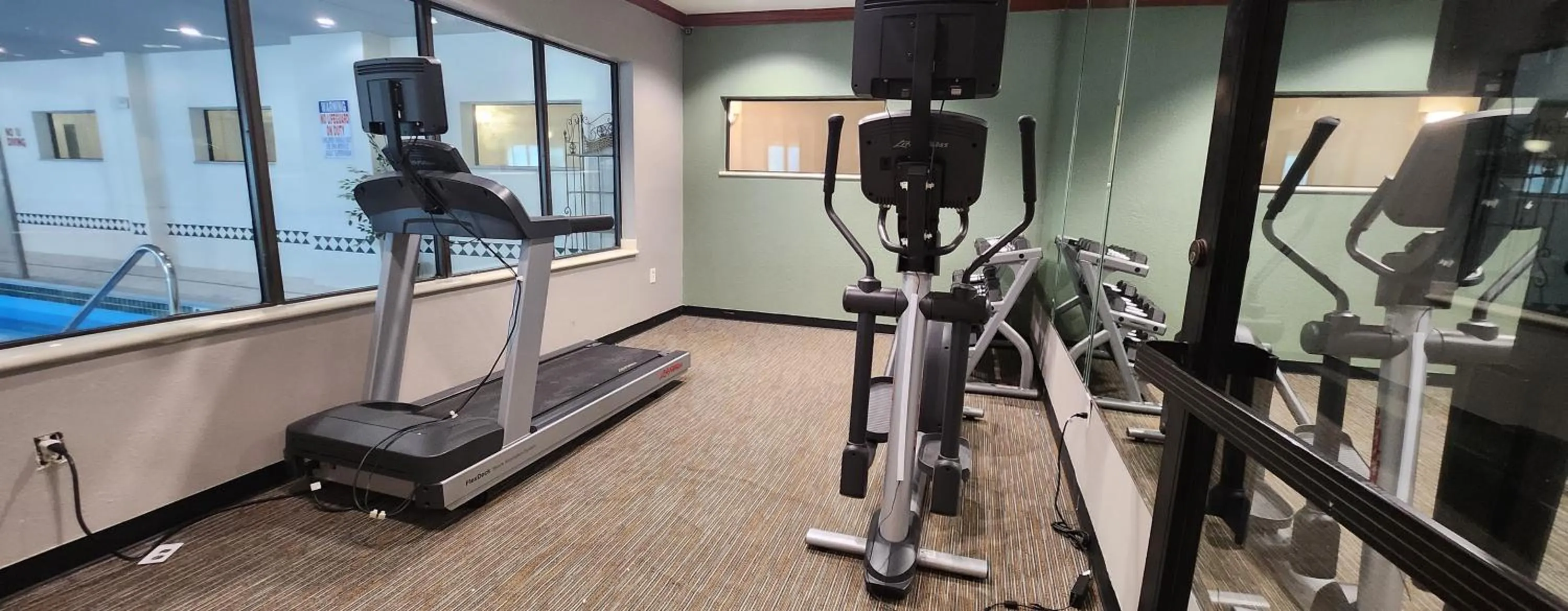 Fitness centre/facilities in Wingate By Wyndham Houston / Willowbrook