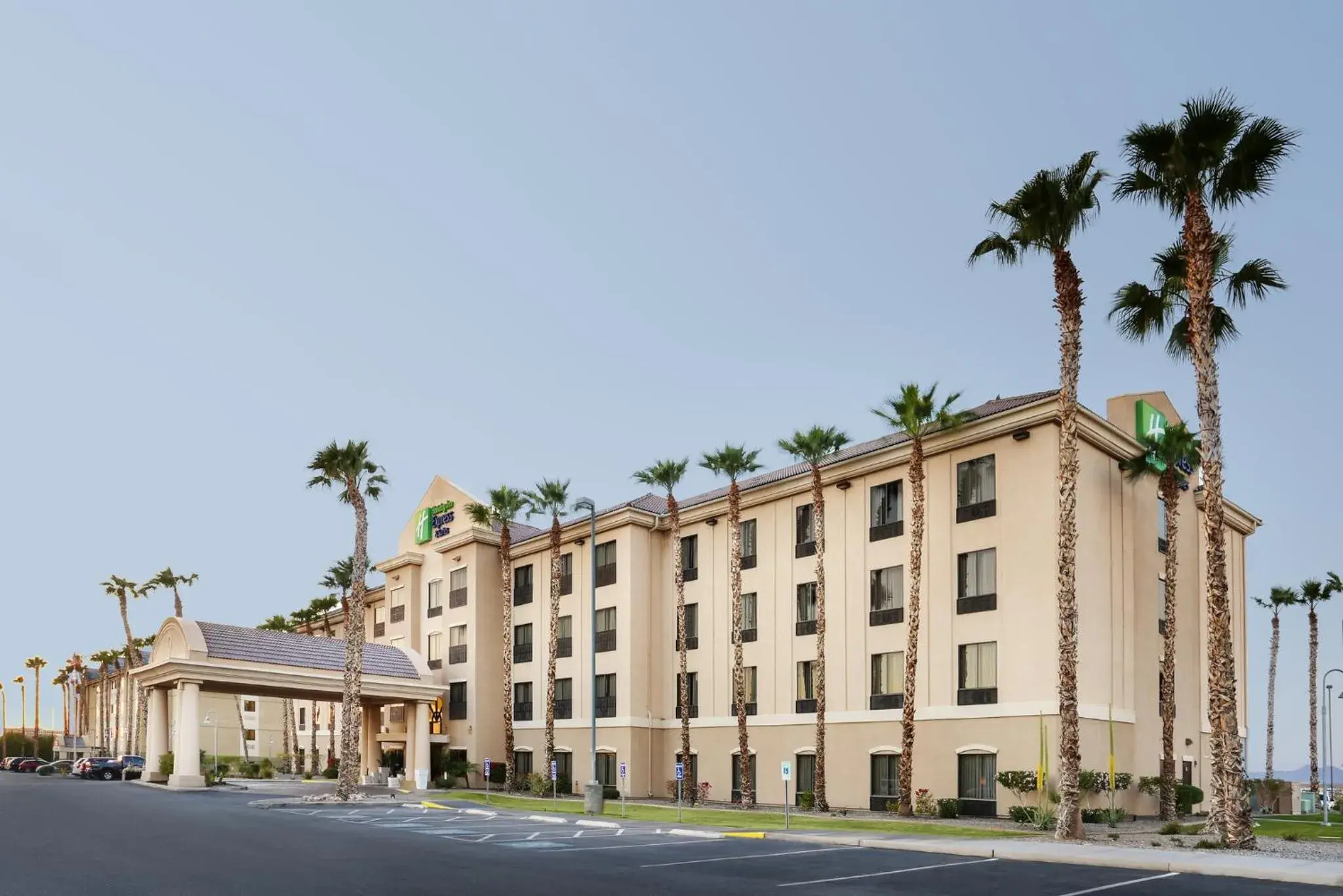 Property building in Holiday Inn Express Hotel & Suites Yuma by IHG Property building in Holiday Inn Express Hotel & Suites Yuma by IHG