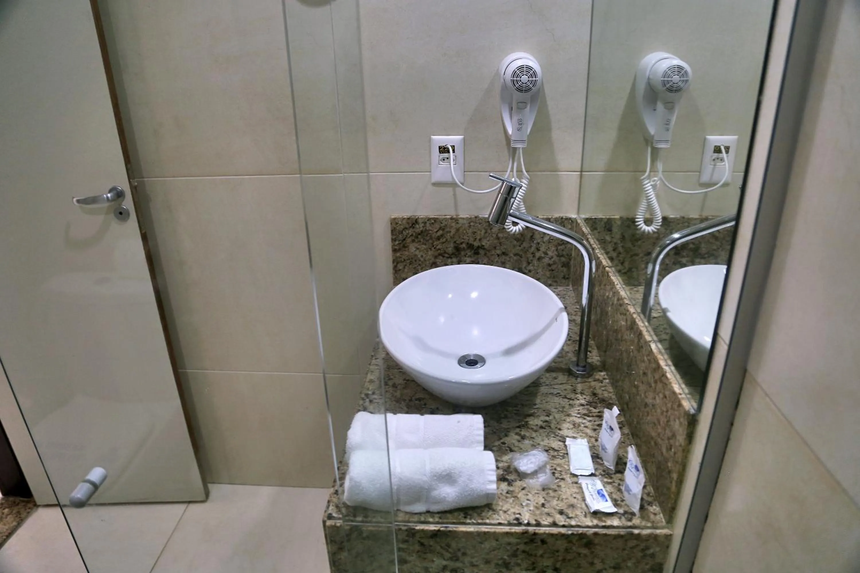 Toilet in Hotel Costa do Atlantico