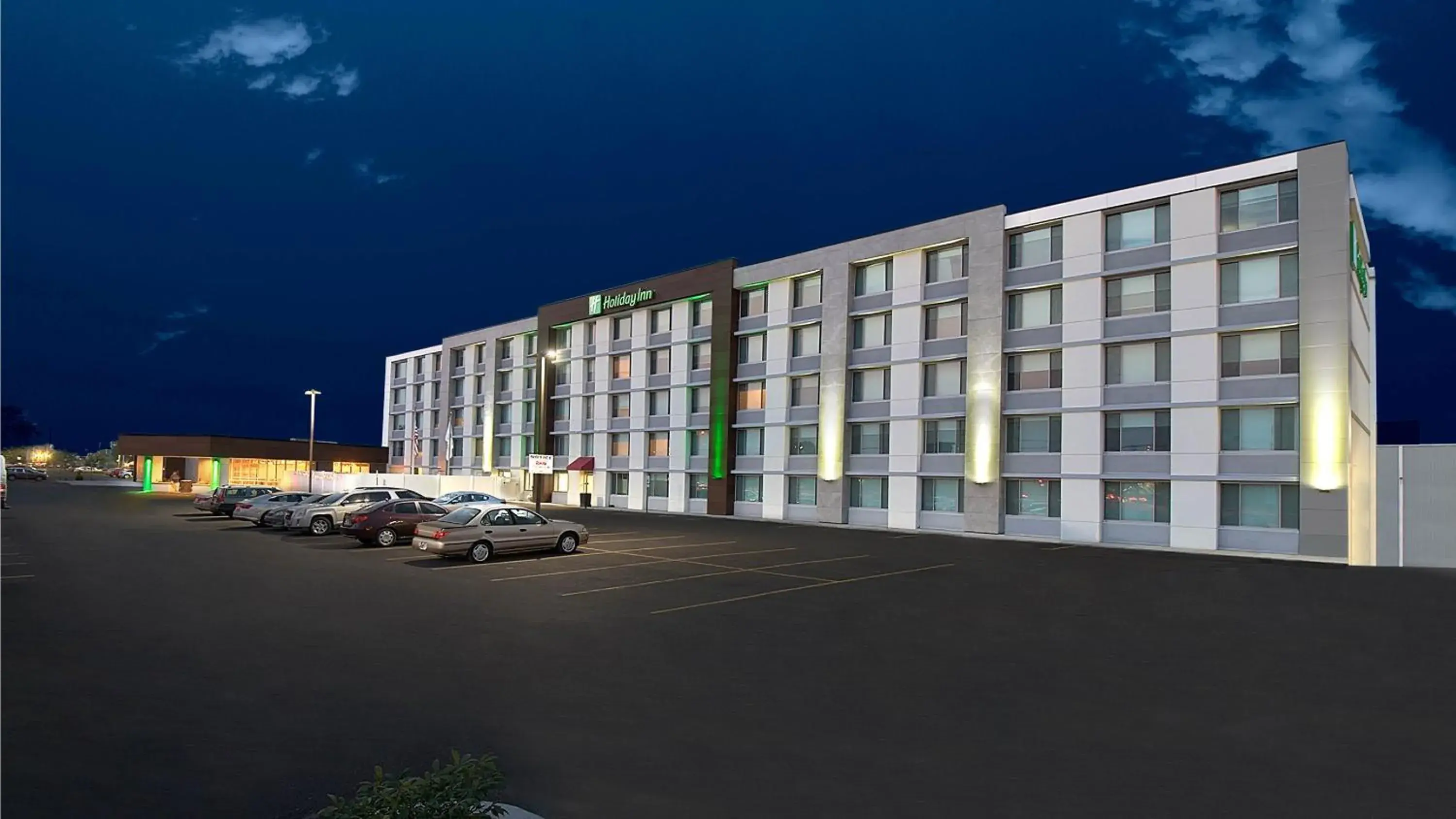 Property building in Holiday Inn Chicago Midway Airport S by IHG Property building in Holiday Inn Chicago Midway Airport S by IHG
