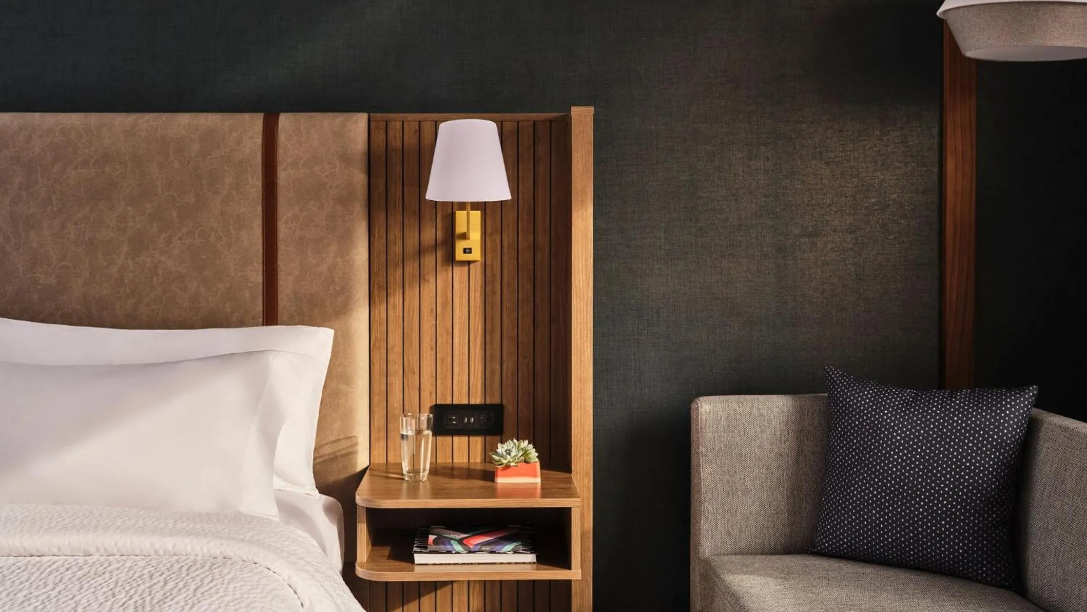 Photo of the whole room, Bed in Holiday Inn Chicago Midway Airport S by IHG