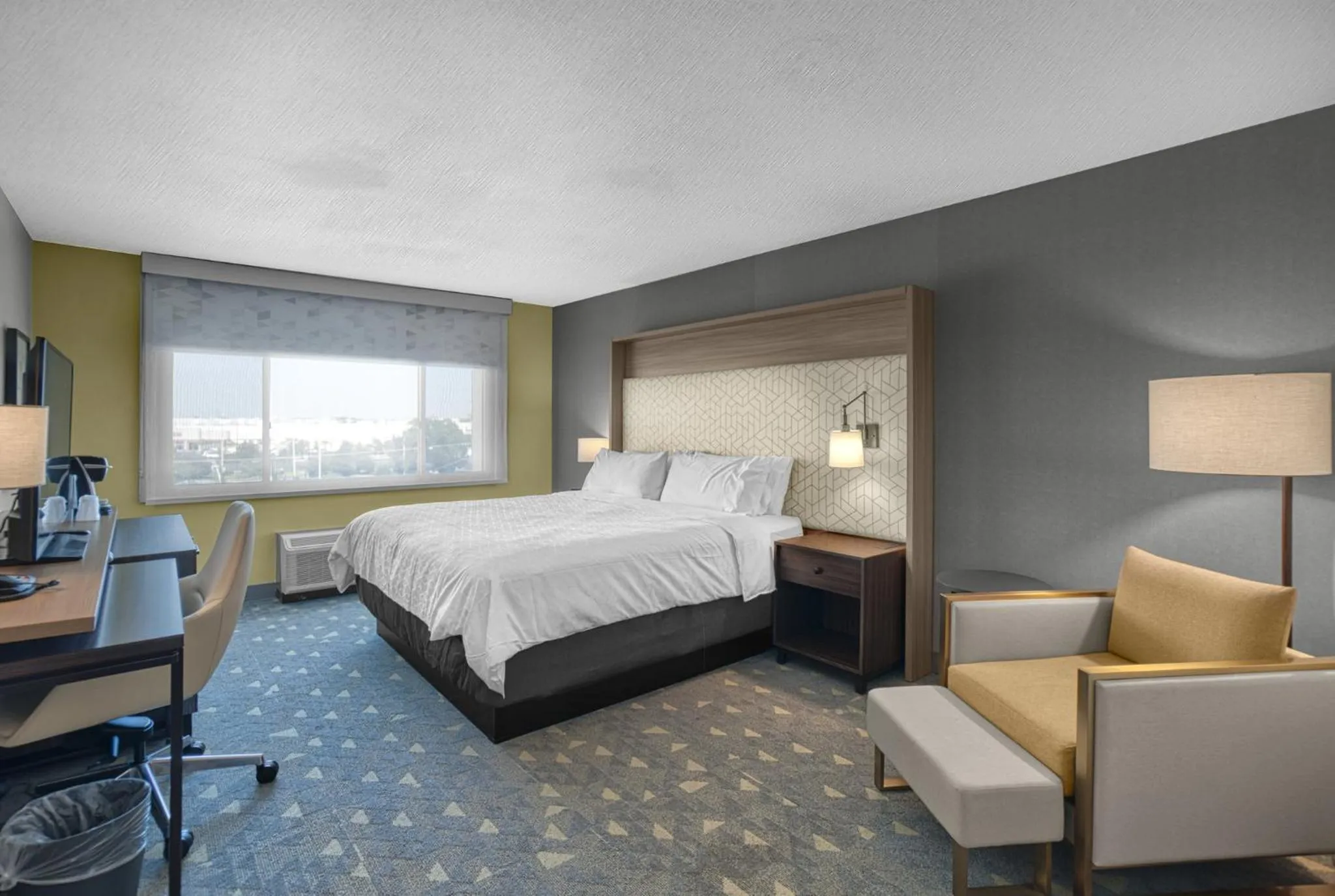 Photo of the whole room, Bed in Holiday Inn Chicago Midway Airport S by IHG