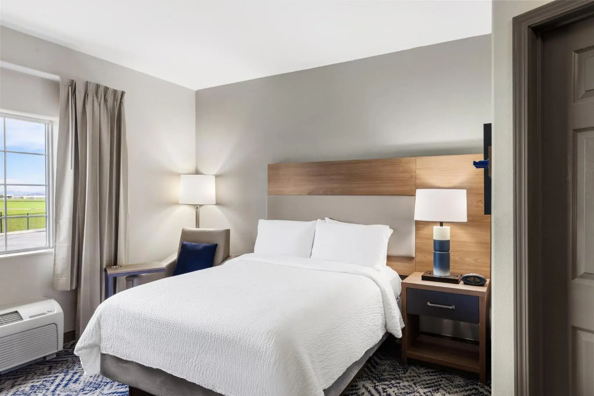 Photo of the whole room, Bed in Candlewood Suites Yuma by IHG Photo of the whole room, Bed in Candlewood Suites Yuma by IHG