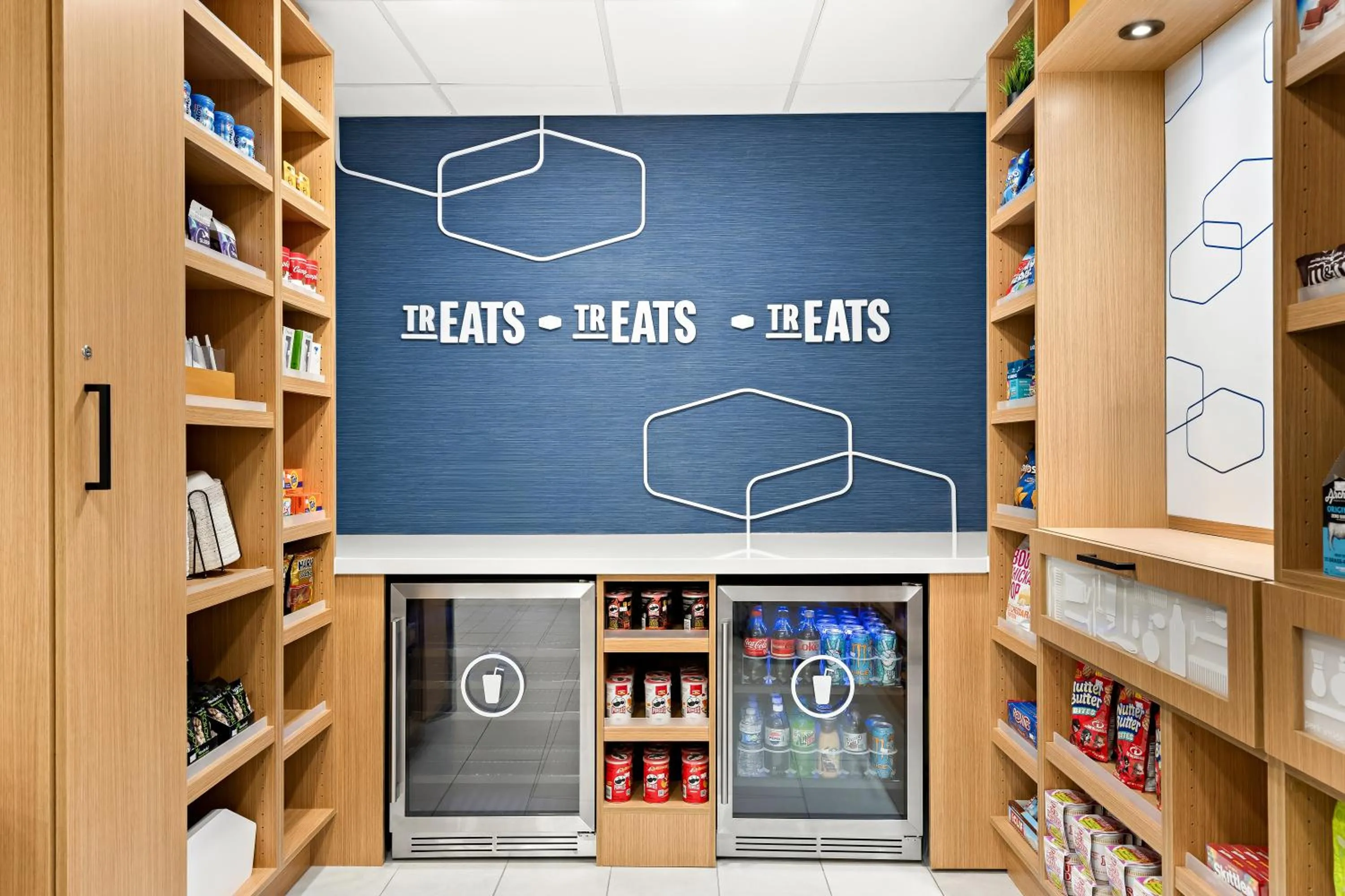 Shopping Area in Hampton Inn Provo