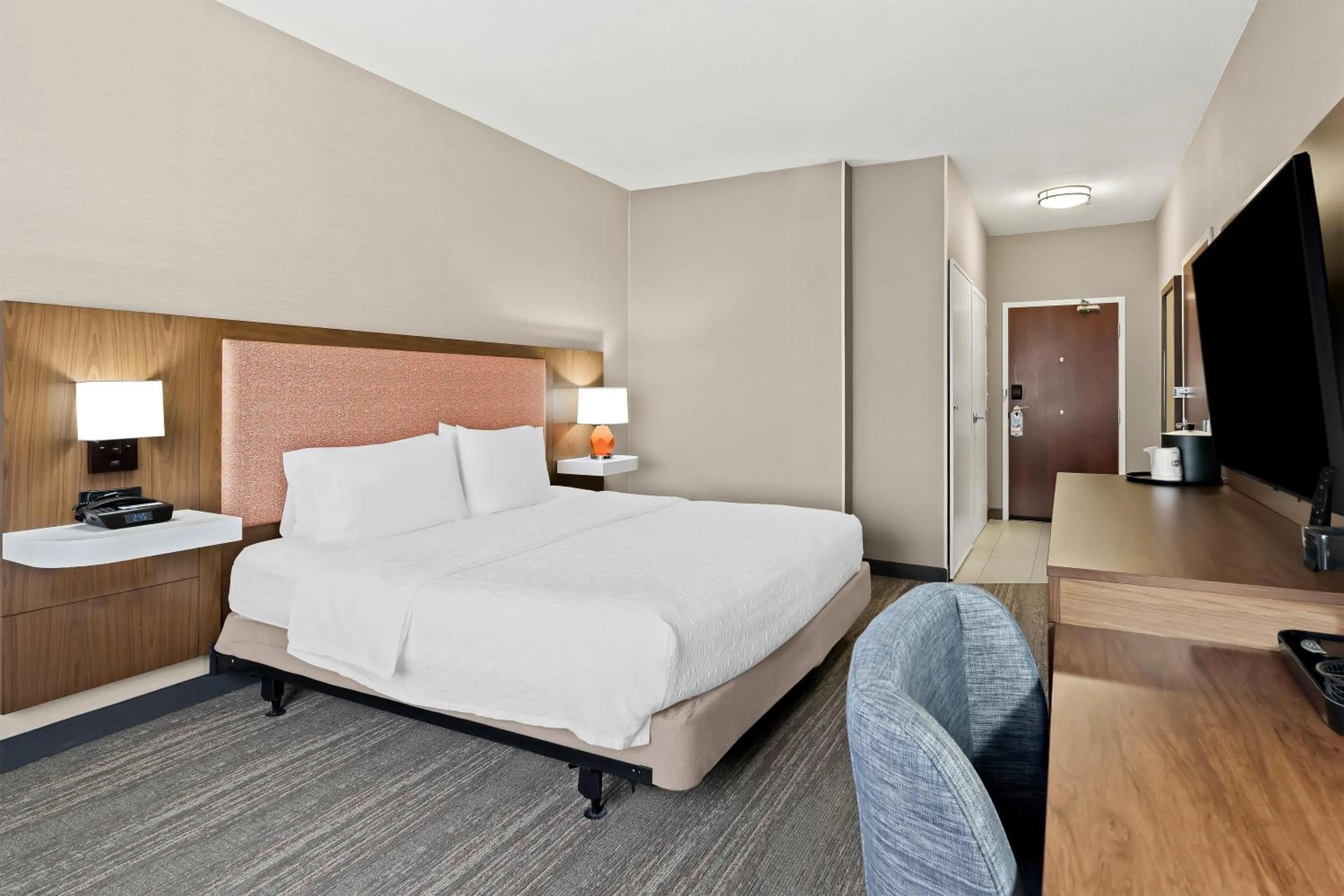 Bed in Hampton Inn Provo