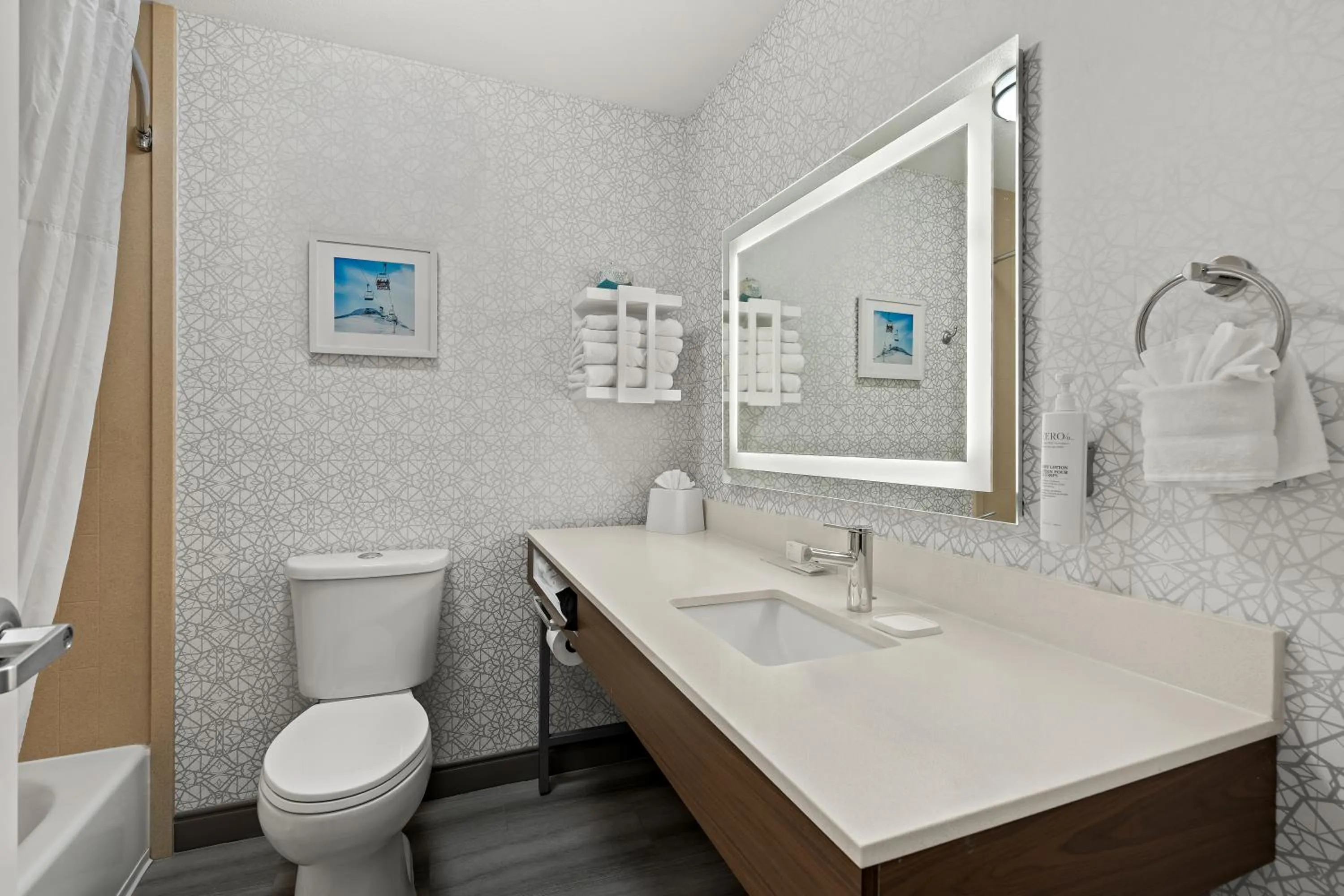 Bathroom in Hampton Inn Provo