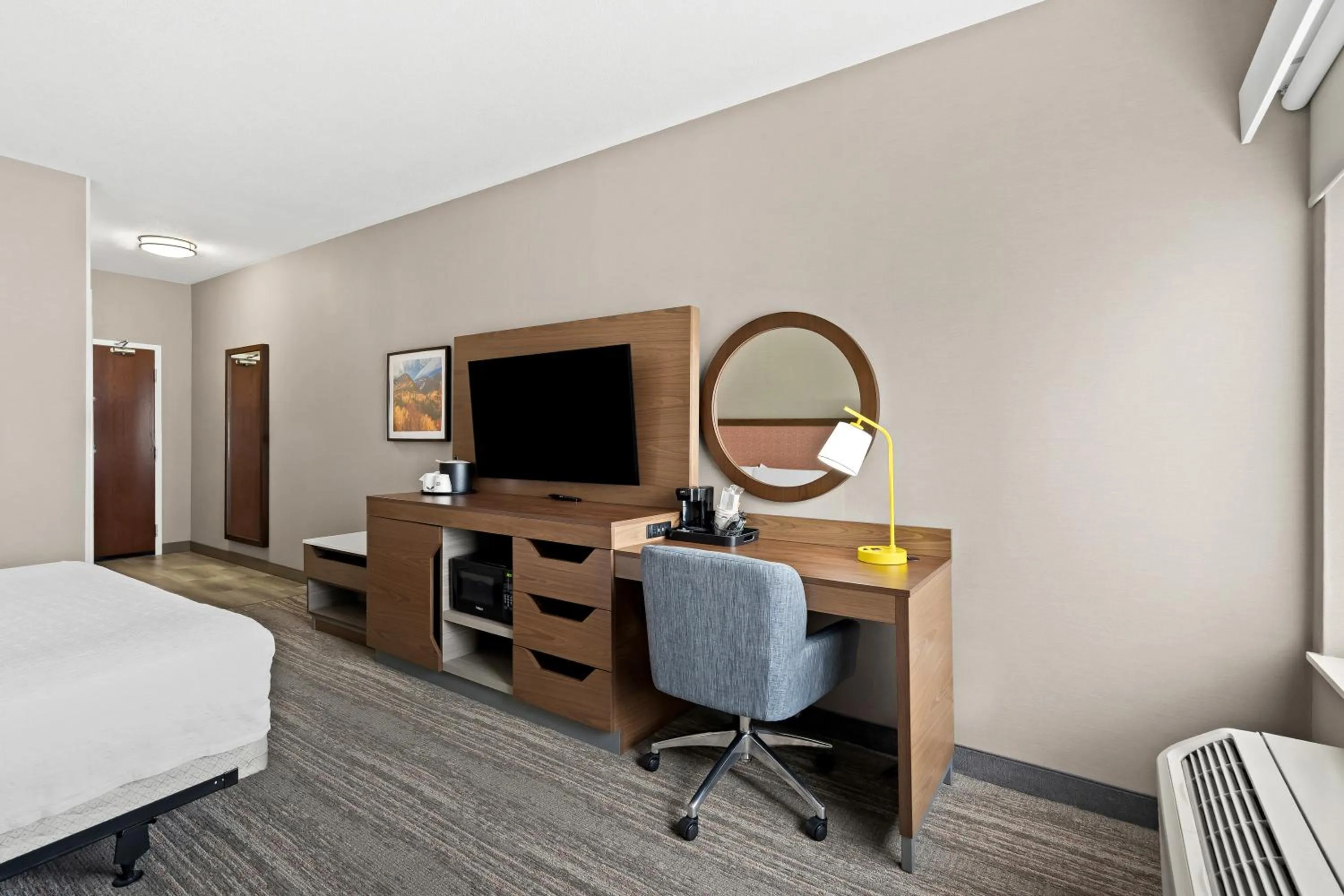 Bedroom, Bed in Hampton Inn Provo